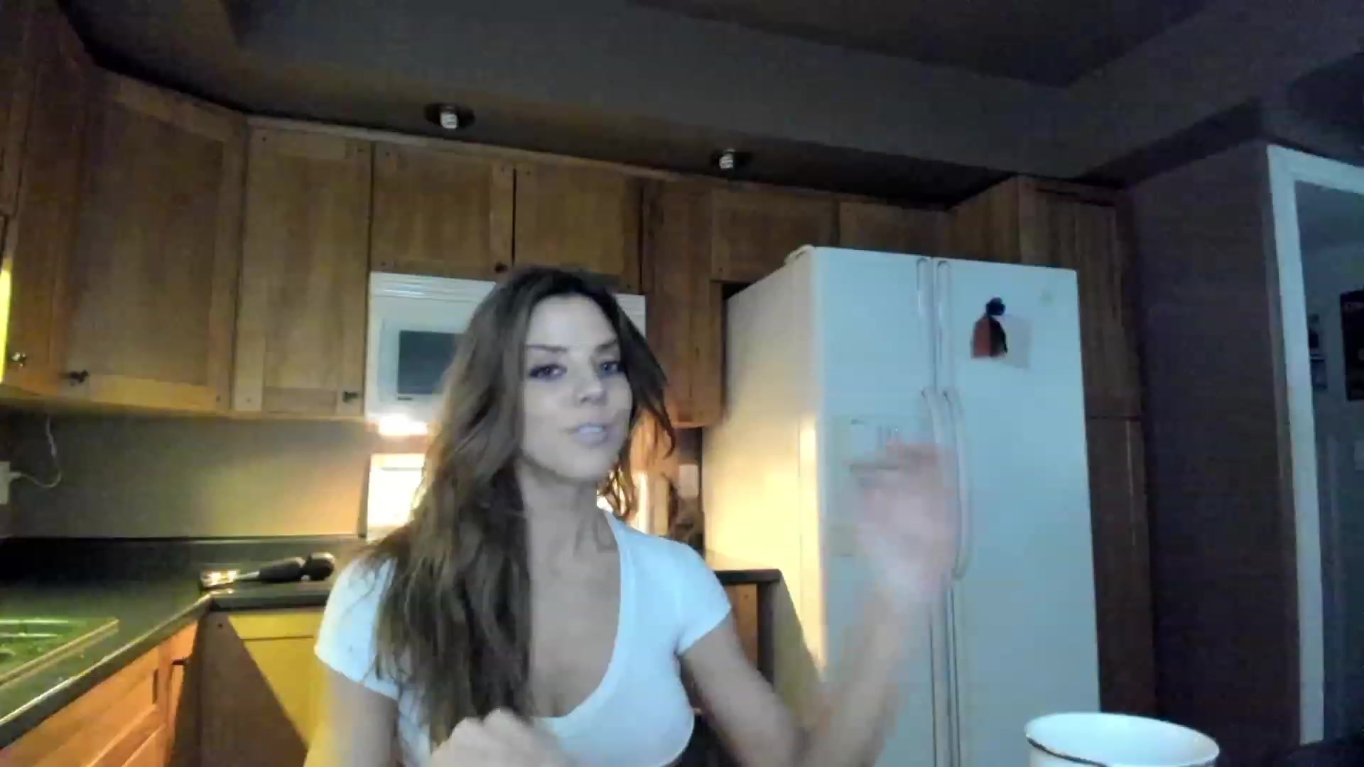 Gallery image thumbnail from Auvrielle's myfreecams stream on, 11/17/2022, 18:41 image 6 of 20