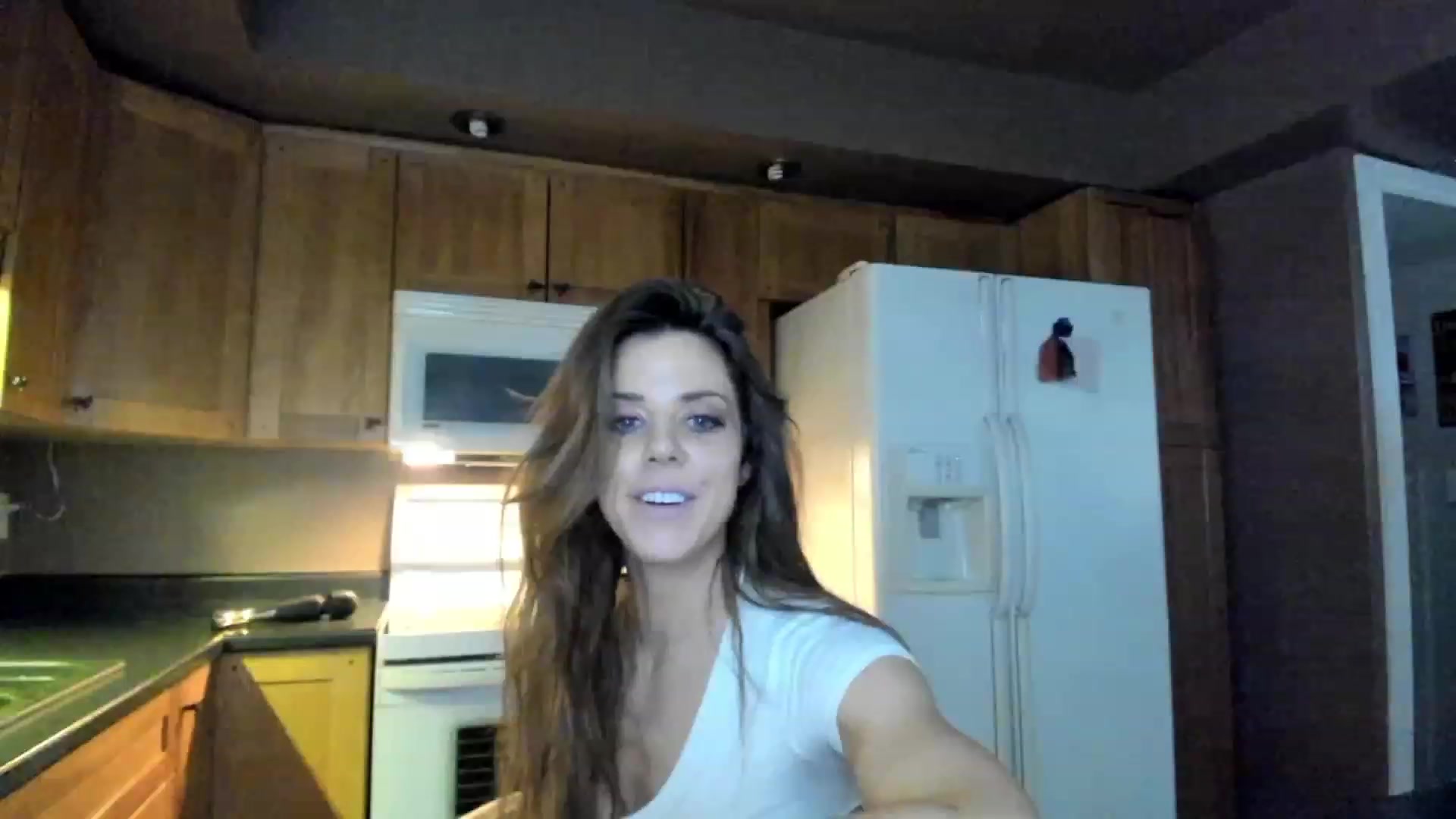 Gallery image thumbnail from Auvrielle's myfreecams stream on, 11/17/2022, 18:41 image 11 of 20