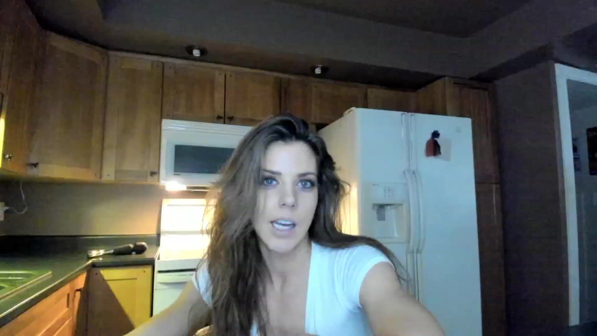 Gallery image thumbnail from Auvrielle's myfreecams stream on, 11/17/2022, 18:41 image 12 of 20