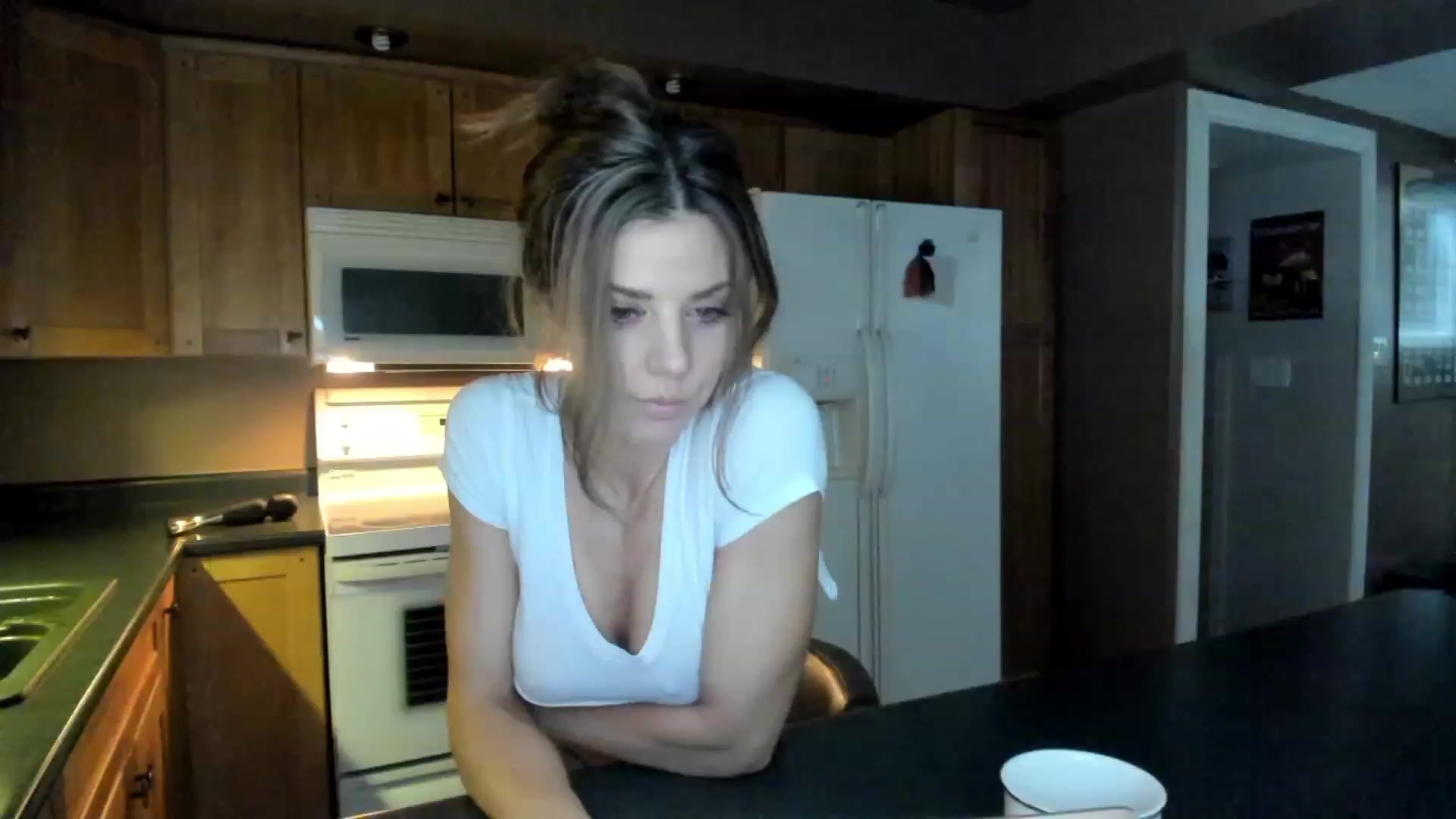Gallery image thumbnail from Auvrielle's myfreecams stream on, 11/17/2022, 18:41 image 19 of 20