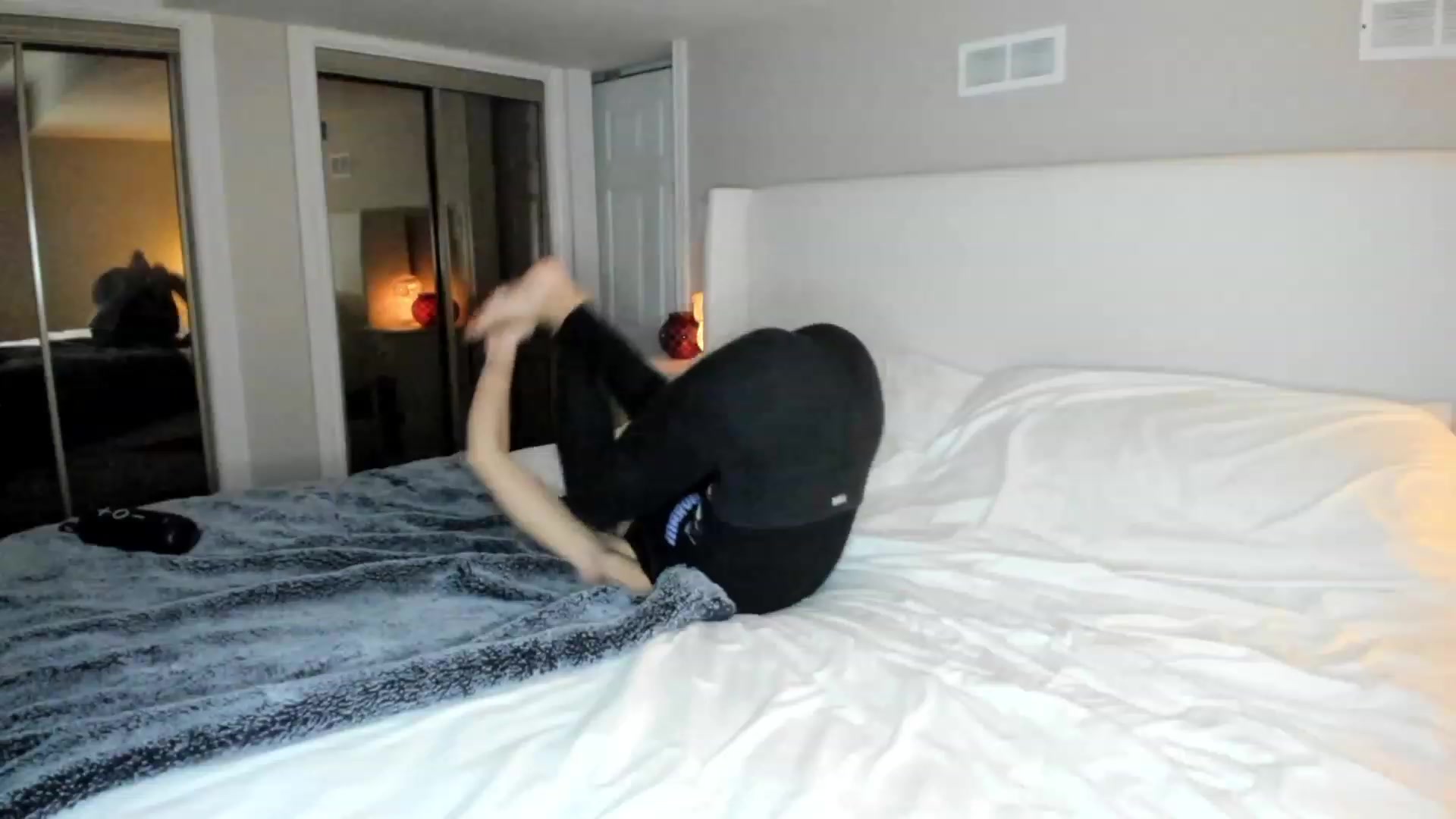 Gallery image thumbnail from Auvrielle's myfreecams stream on, 11/19/2022, 17:51 image 4 of 20