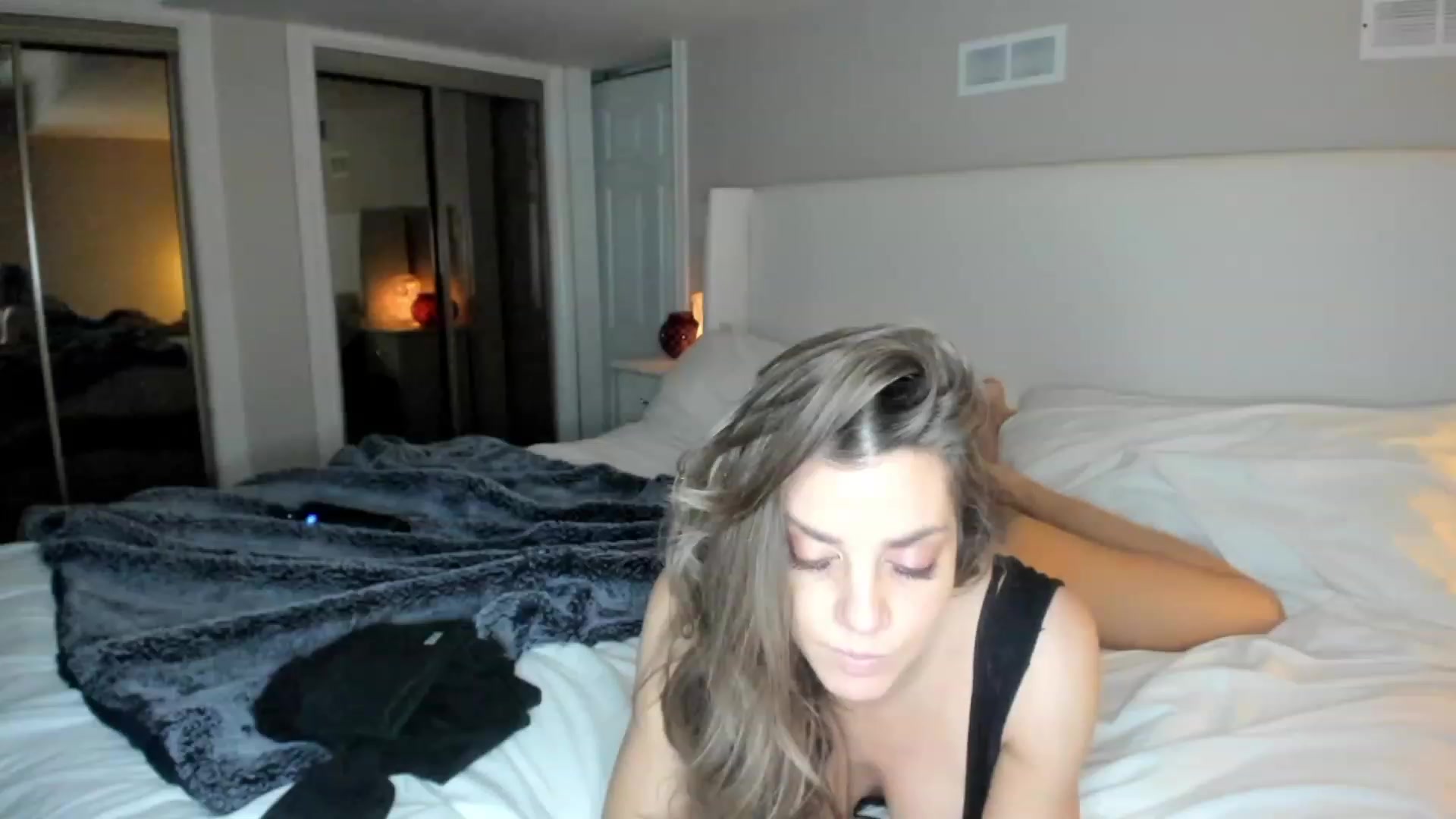Gallery image thumbnail from Auvrielle's myfreecams stream on, 11/19/2022, 18:19 image 3 of 20