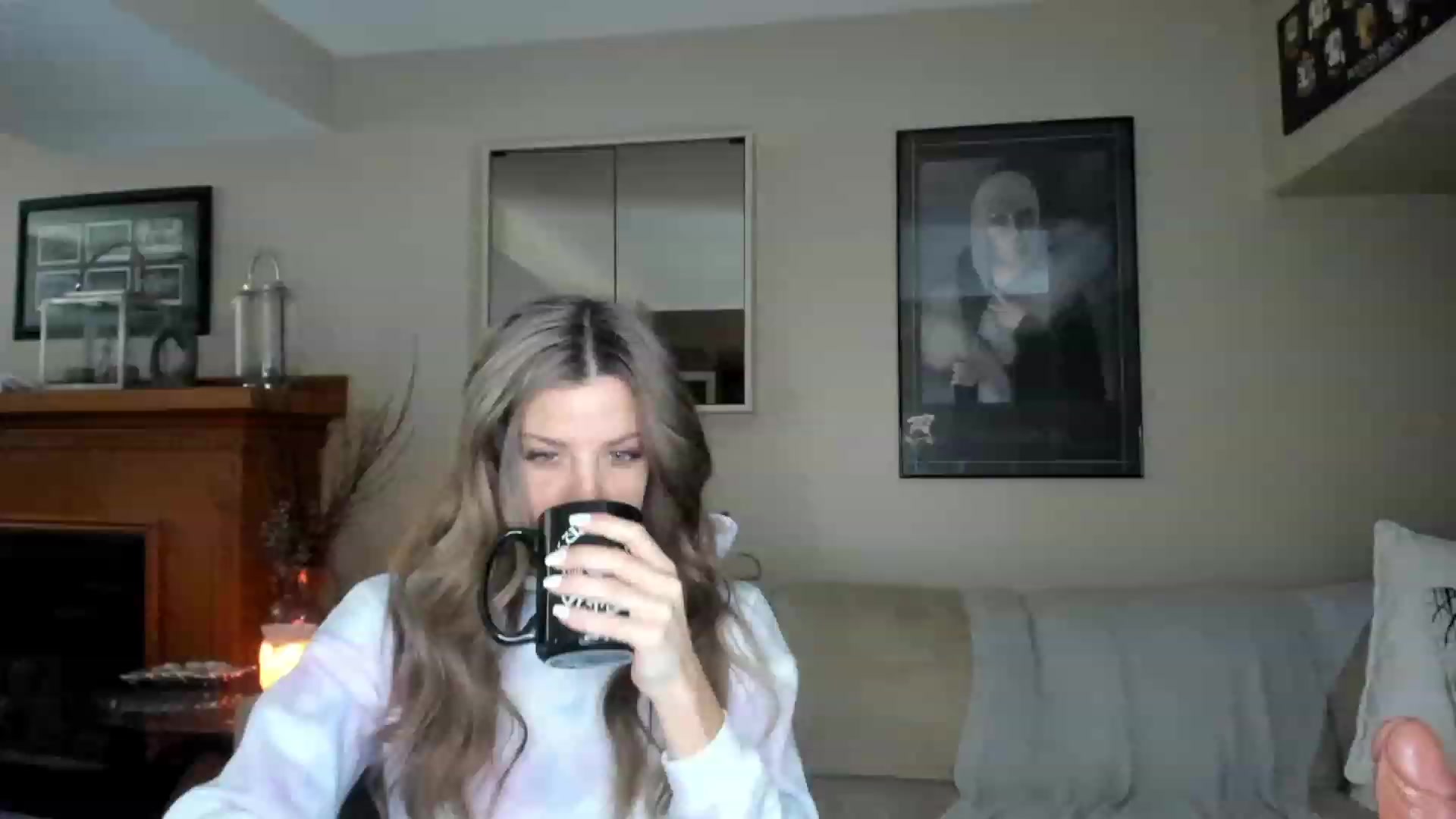Gallery image thumbnail from Auvrielle's myfreecams stream on, 11/21/2022, 16:34 image 8 of 20