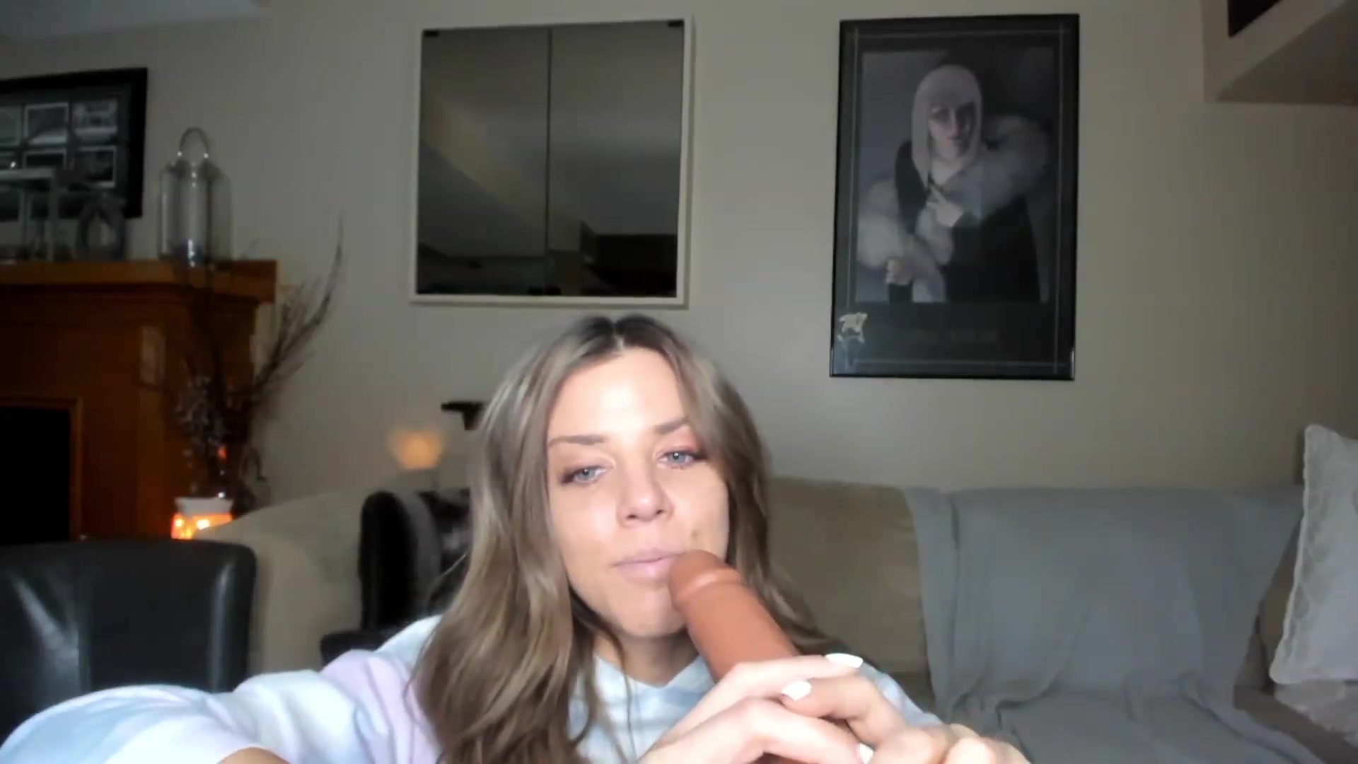 Gallery image thumbnail from Auvrielle's myfreecams stream on, 11/21/2022, 17:21 image 17 of 20