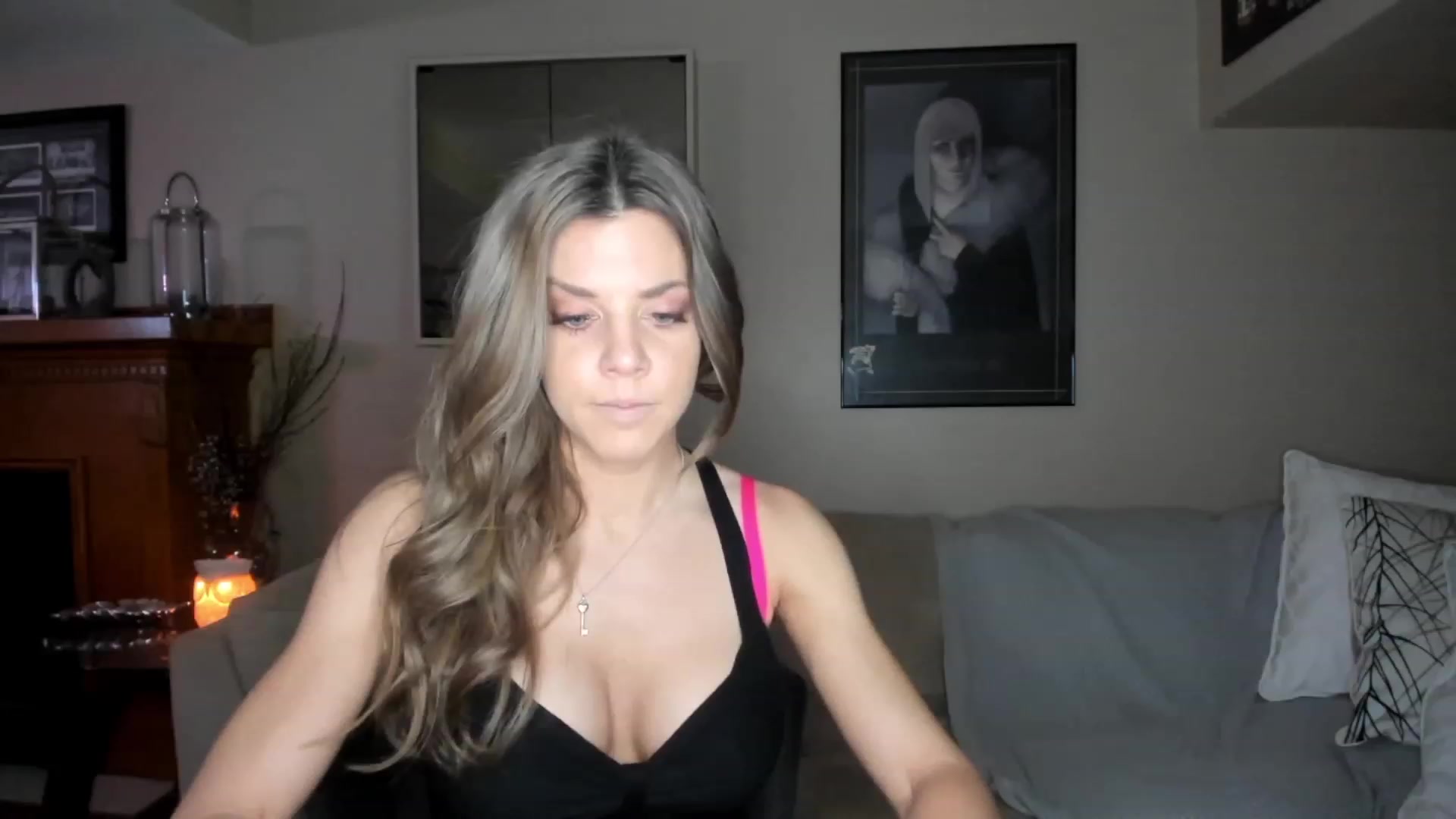 Gallery image thumbnail from Auvrielle's myfreecams stream on, 11/23/2022, 16:16 image 5 of 20