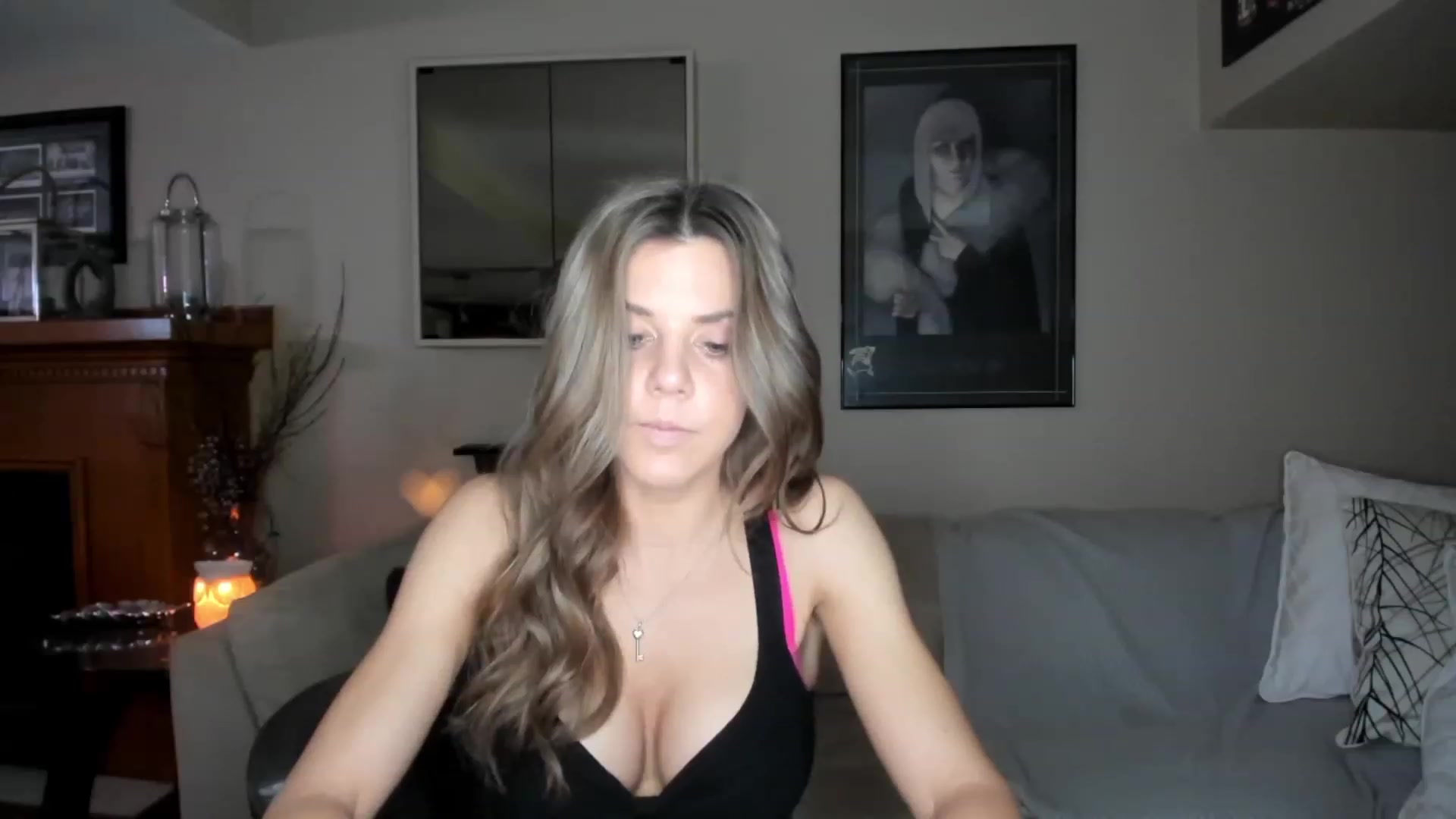 Gallery image thumbnail from Auvrielle's myfreecams stream on, 11/23/2022, 16:16 image 12 of 20