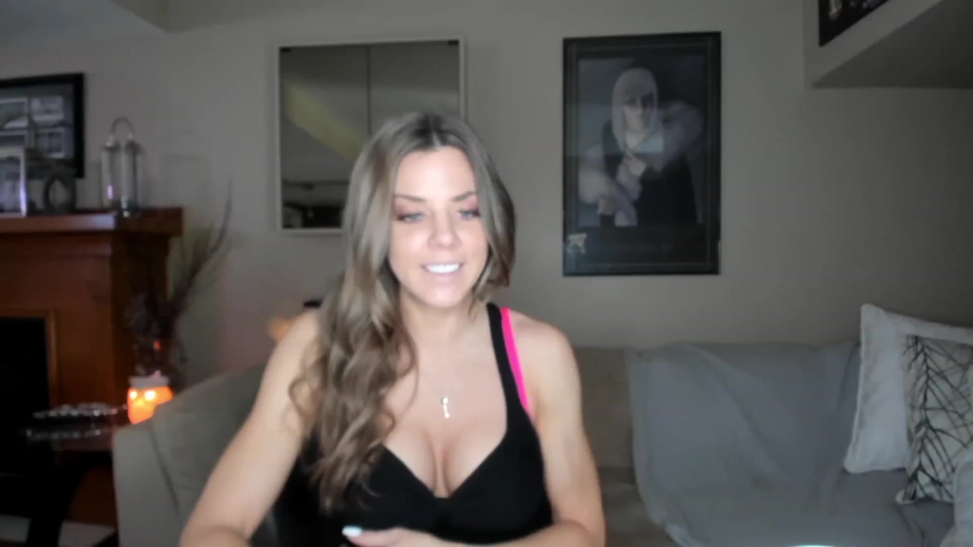 Gallery image thumbnail from Auvrielle's myfreecams stream on, 11/23/2022, 16:16 image 19 of 20