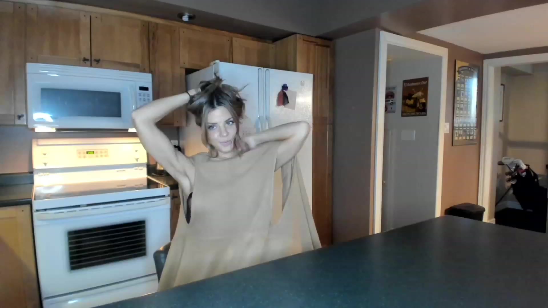 Gallery image thumbnail from Auvrielle's myfreecams stream on, 11/26/2022, 17:28 image 9 of 20