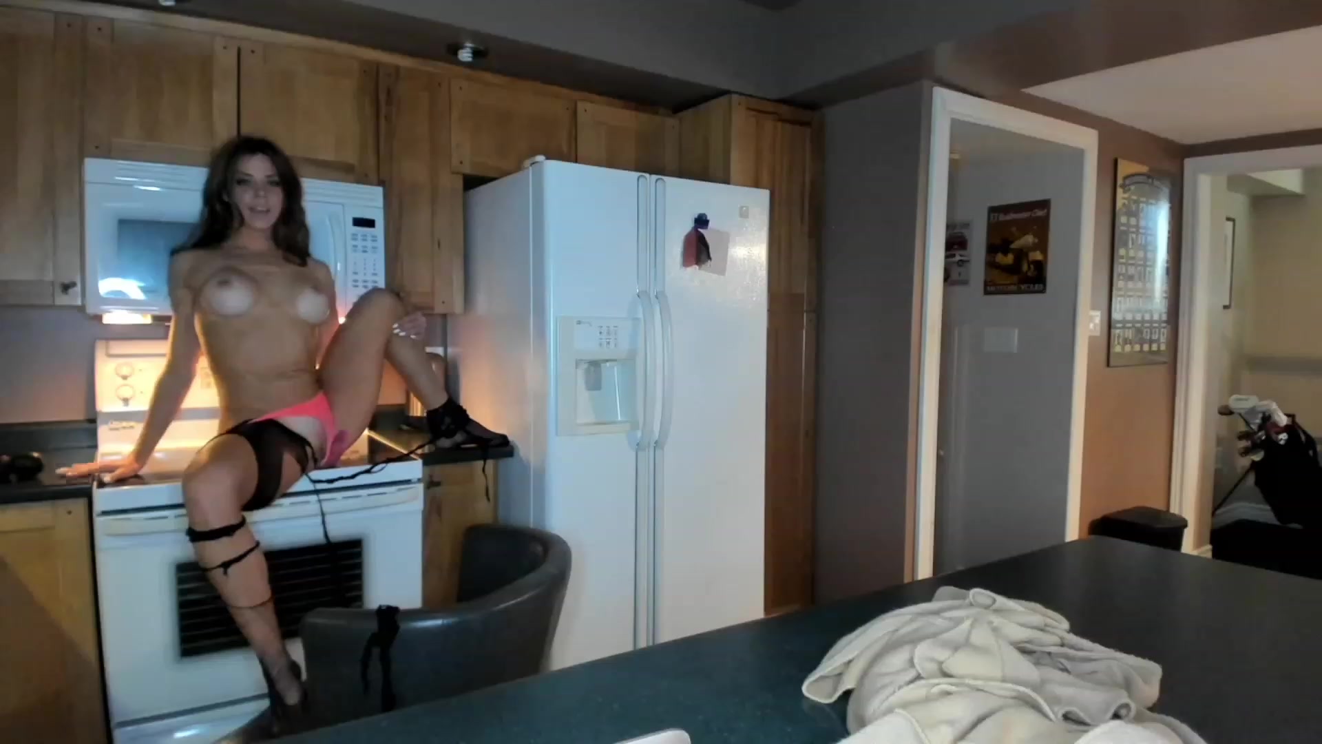 Gallery image thumbnail from Auvrielle's myfreecams stream on, 11/26/2022, 18:57 image 8 of 20