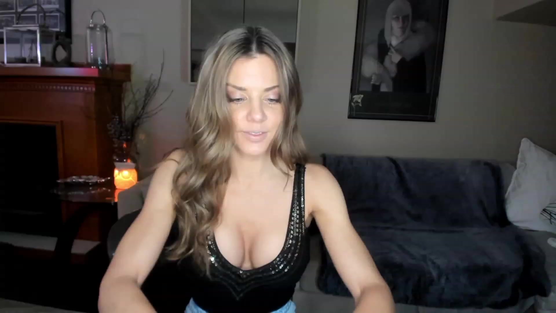 Gallery image thumbnail from Auvrielle's myfreecams stream on, 12/01/2022, 18:41 image 1 of 20