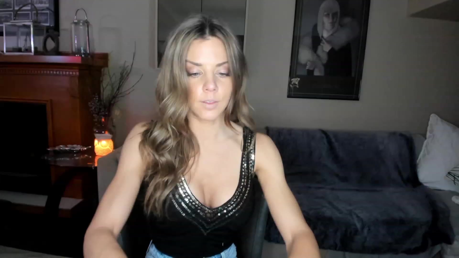 Gallery image thumbnail from Auvrielle's myfreecams stream on, 12/01/2022, 18:41 image 4 of 20
