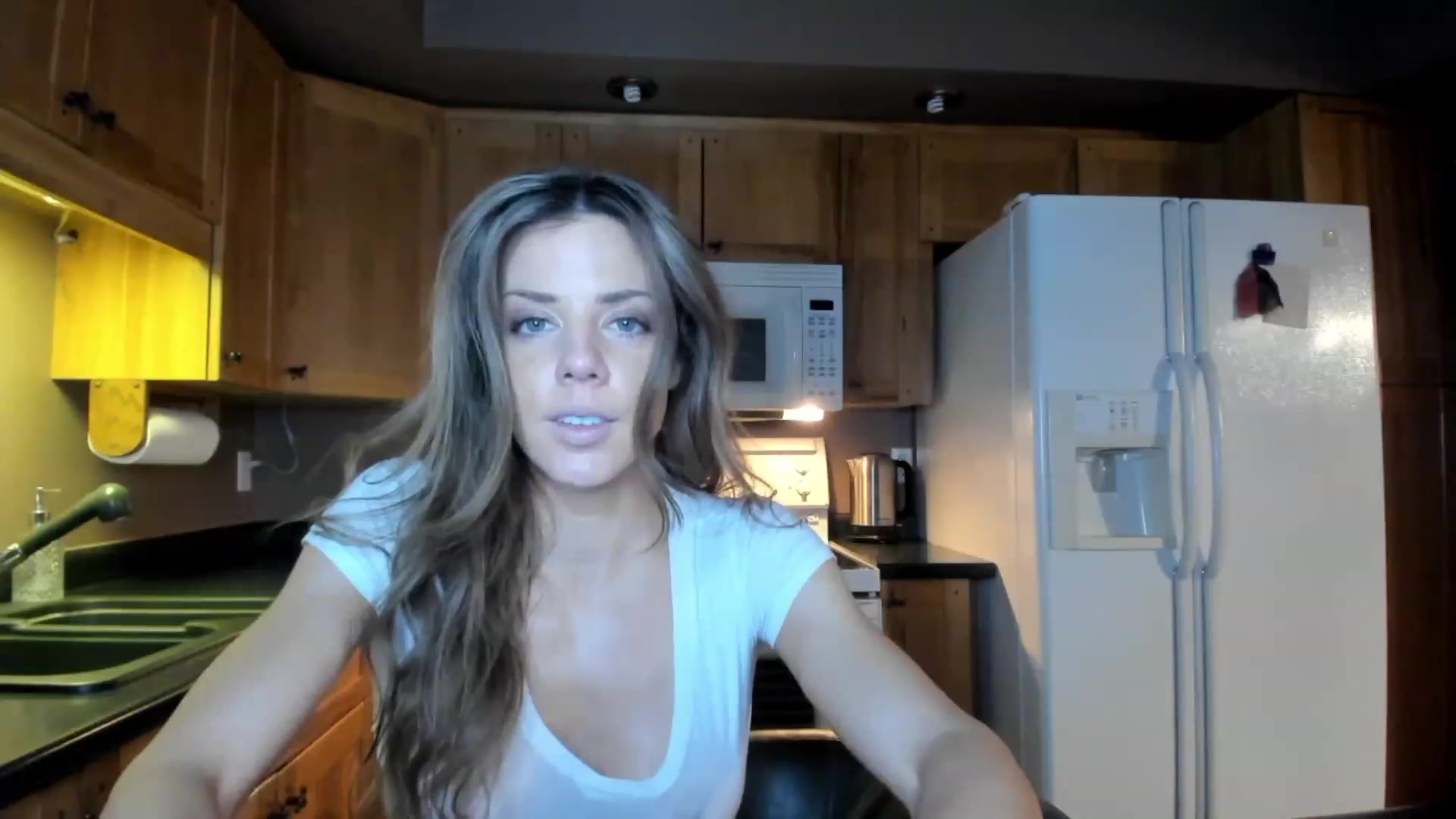 Gallery image thumbnail from Auvrielle's myfreecams stream on, 12/03/2022, 17:01 image 6 of 20