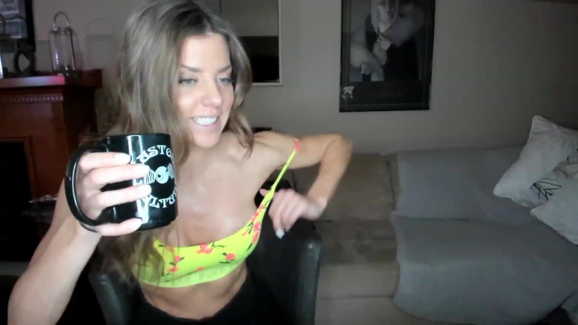 Gallery image thumbnail from Auvrielle's myfreecams stream on, 12/05/2022, 16:41 image 11 of 20