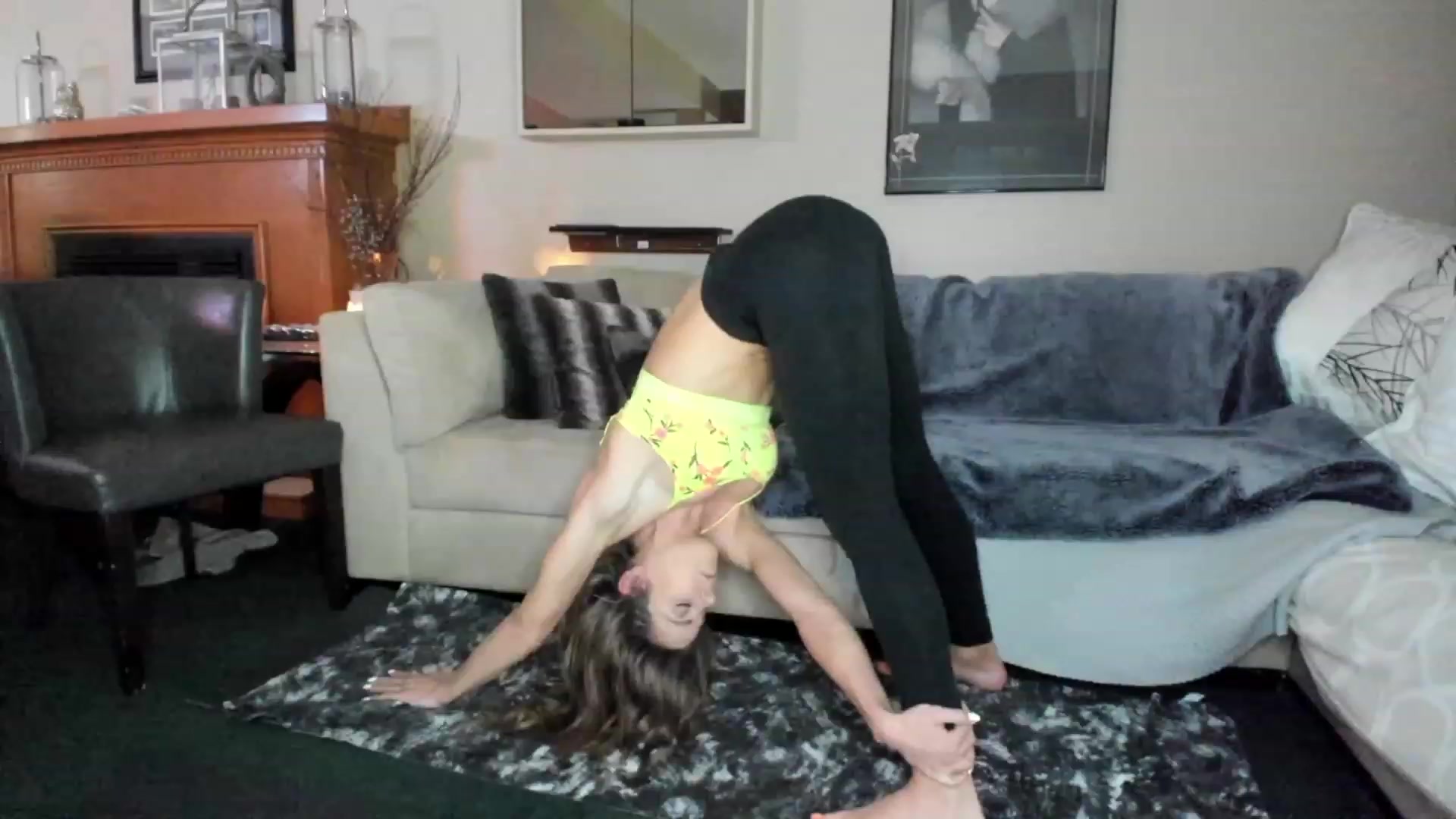 Gallery image thumbnail from Auvrielle's myfreecams stream on, 12/05/2022, 18:48 image 16 of 20