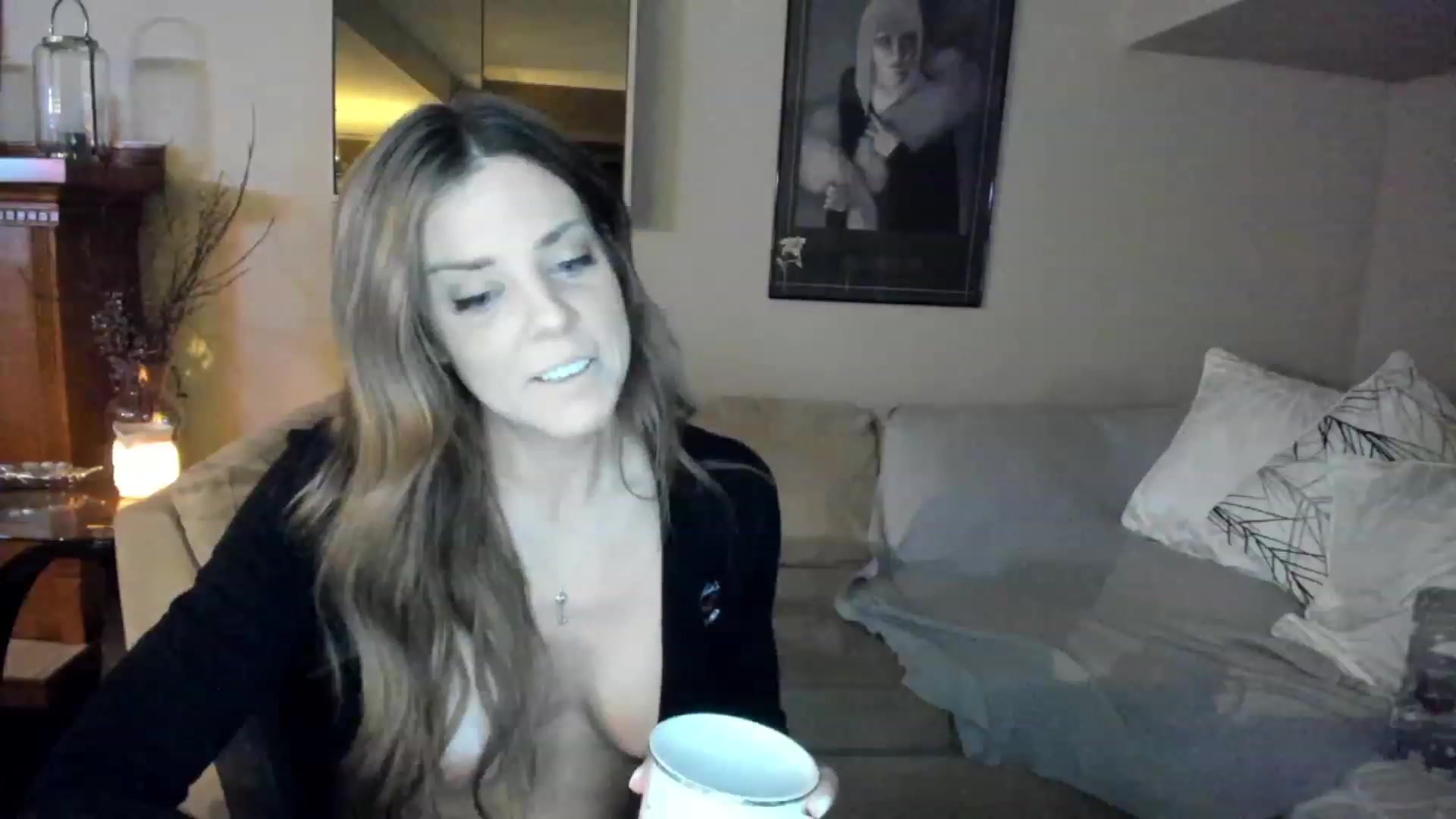Gallery image thumbnail from Auvrielle's myfreecams stream on, 12/06/2022, 19:28 image 14 of 20