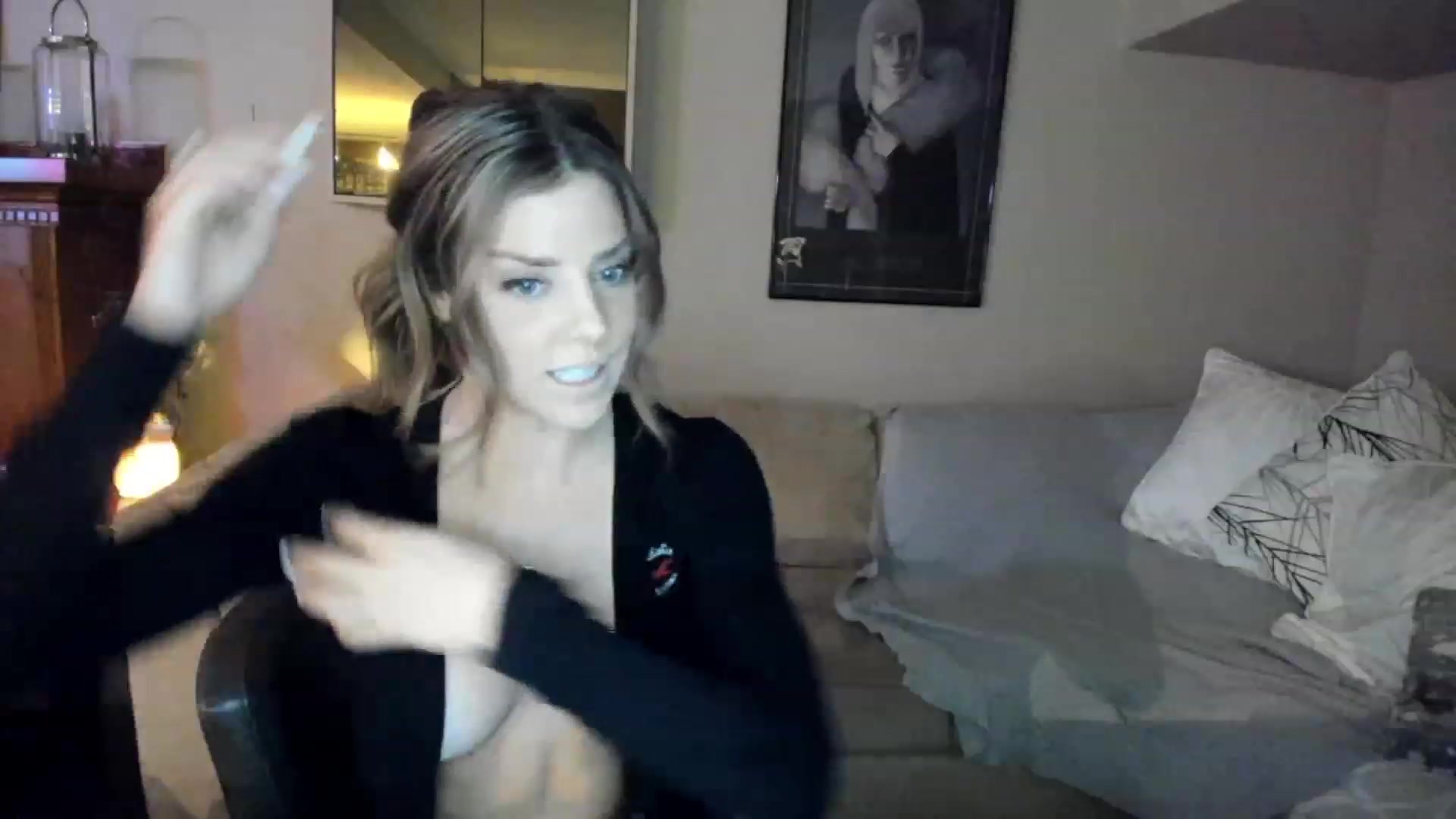 Gallery image thumbnail from Auvrielle's myfreecams stream on, 12/06/2022, 19:28 image 16 of 20
