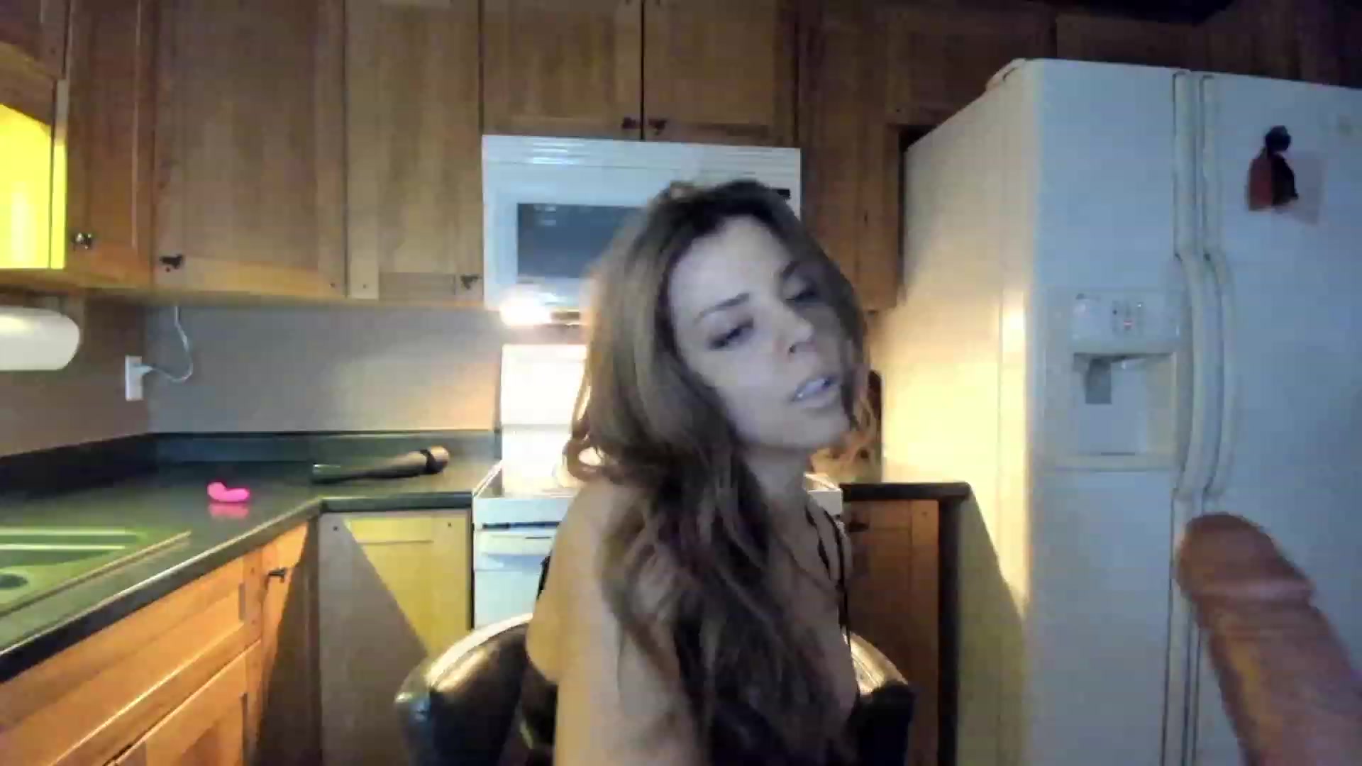 Gallery image thumbnail from Auvrielle's myfreecams stream on, 12/09/2022, 19:05 image 6 of 20