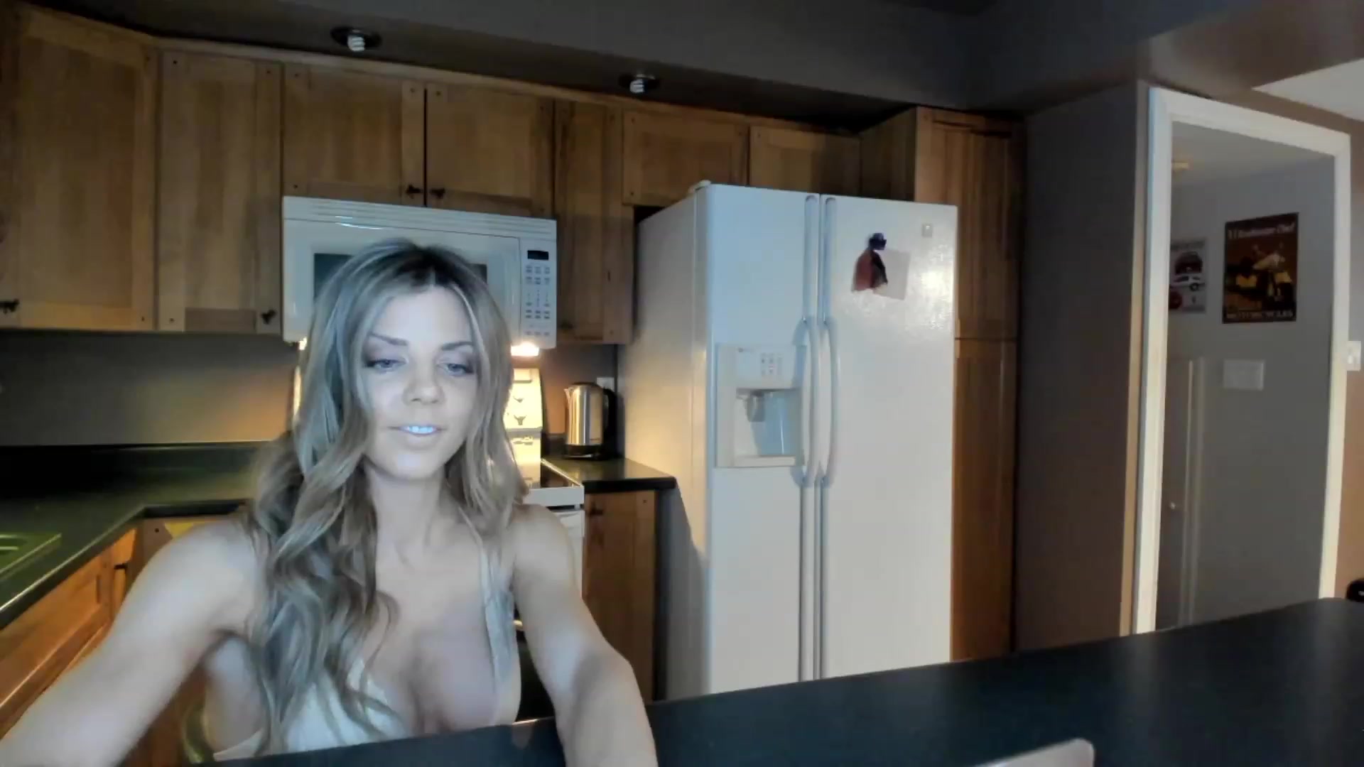 Gallery image thumbnail from Auvrielle's myfreecams stream on, 12/15/2022, 16:12 image 2 of 20