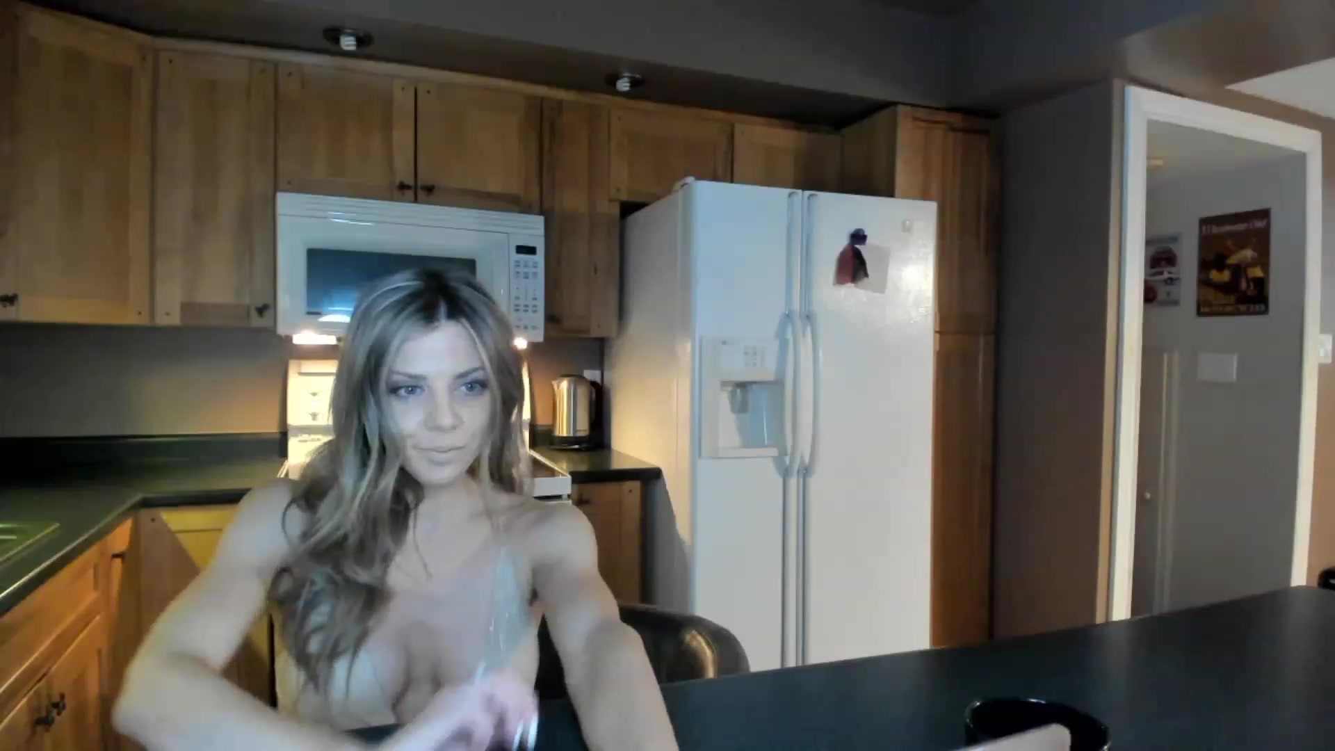 Gallery image thumbnail from Auvrielle's myfreecams stream on, 12/15/2022, 16:12 image 10 of 20