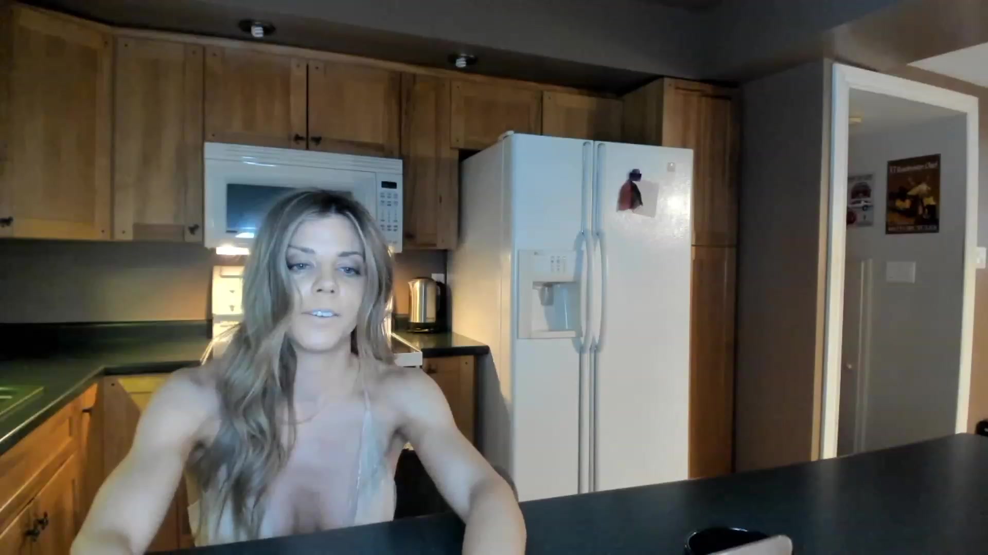 Gallery image thumbnail from Auvrielle's myfreecams stream on, 12/15/2022, 16:12 image 17 of 20