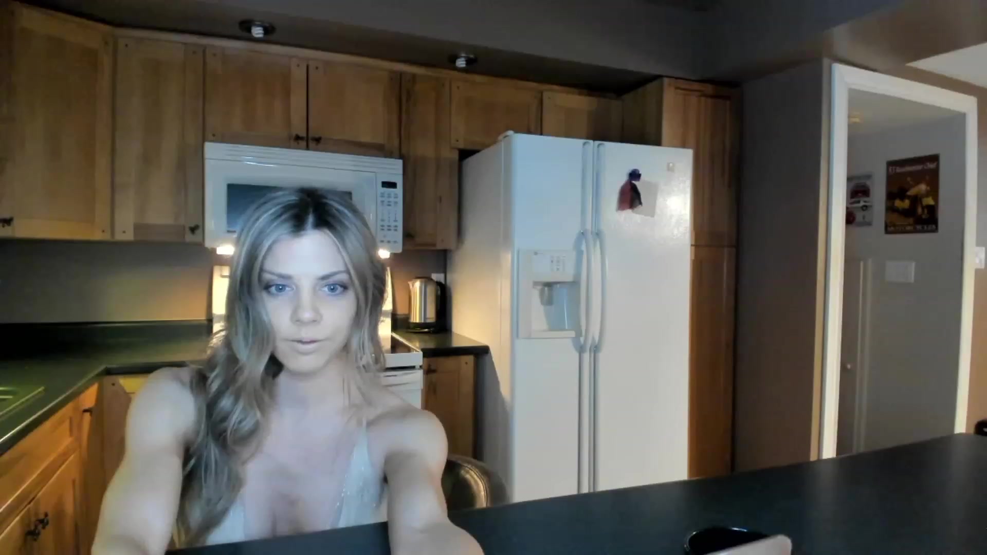 Gallery image thumbnail from Auvrielle's myfreecams stream on, 12/15/2022, 16:12 image 19 of 20