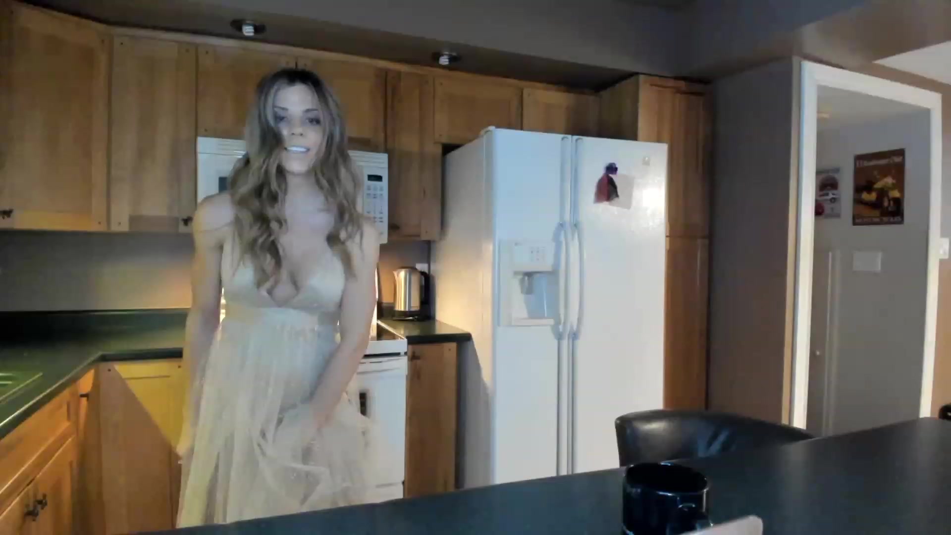 Gallery image thumbnail from Auvrielle's myfreecams stream on, 12/15/2022, 16:12 image 7 of 20