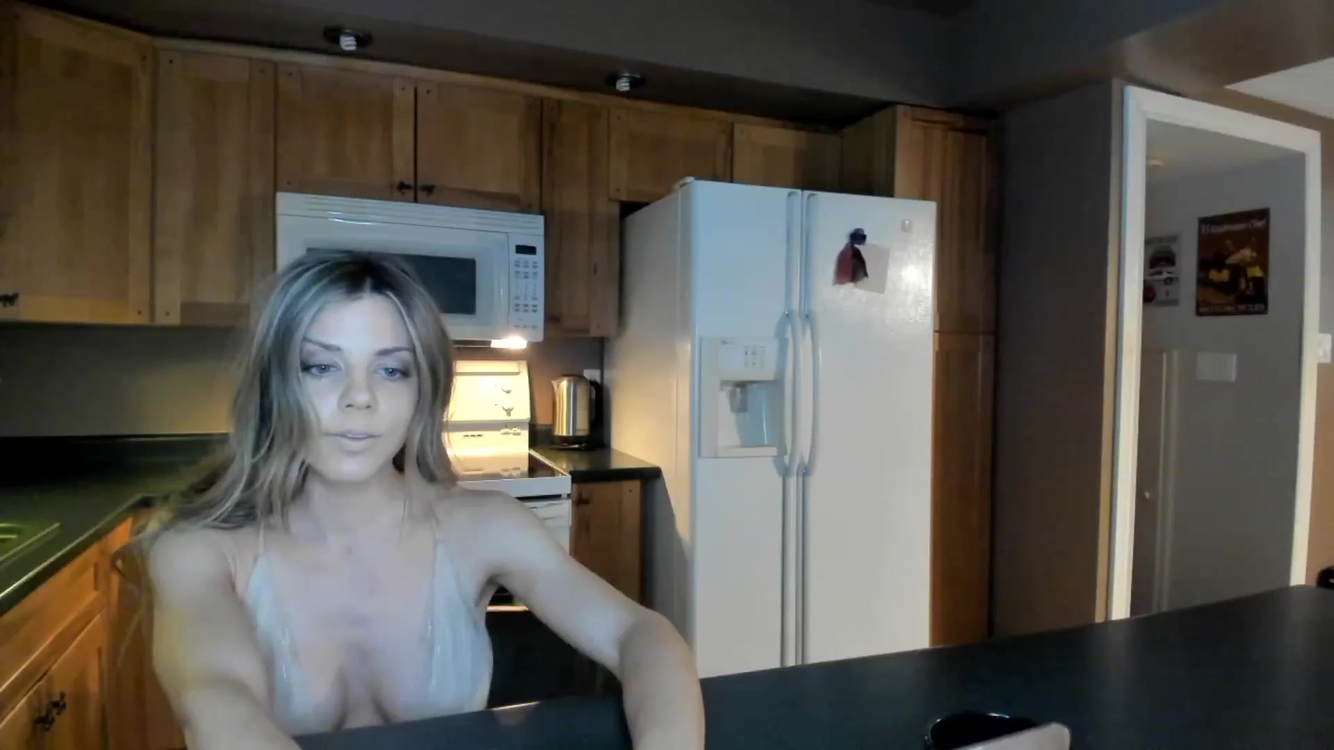 Gallery image thumbnail from Auvrielle's myfreecams stream on, 12/15/2022, 16:12 image 18 of 20