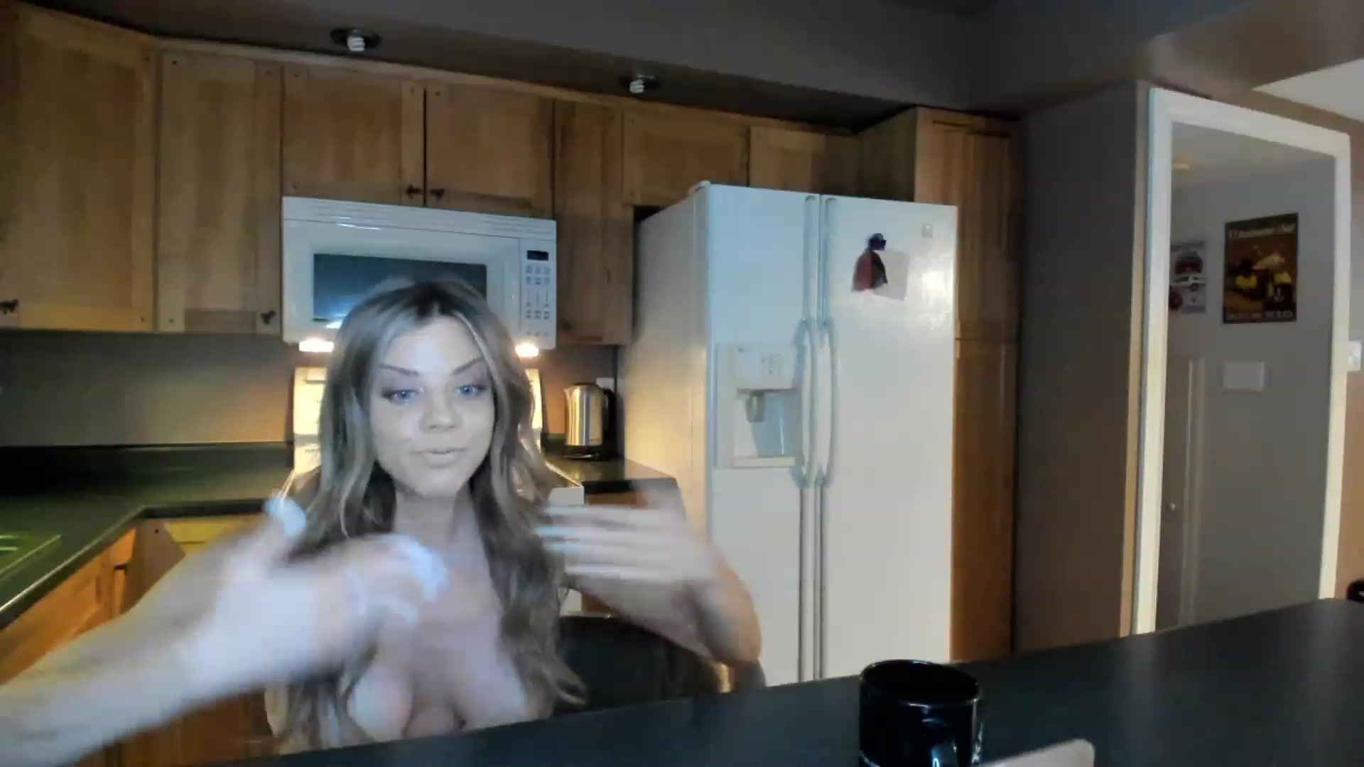 Gallery image thumbnail from Auvrielle's myfreecams stream on, 12/15/2022, 16:12 image 12 of 20