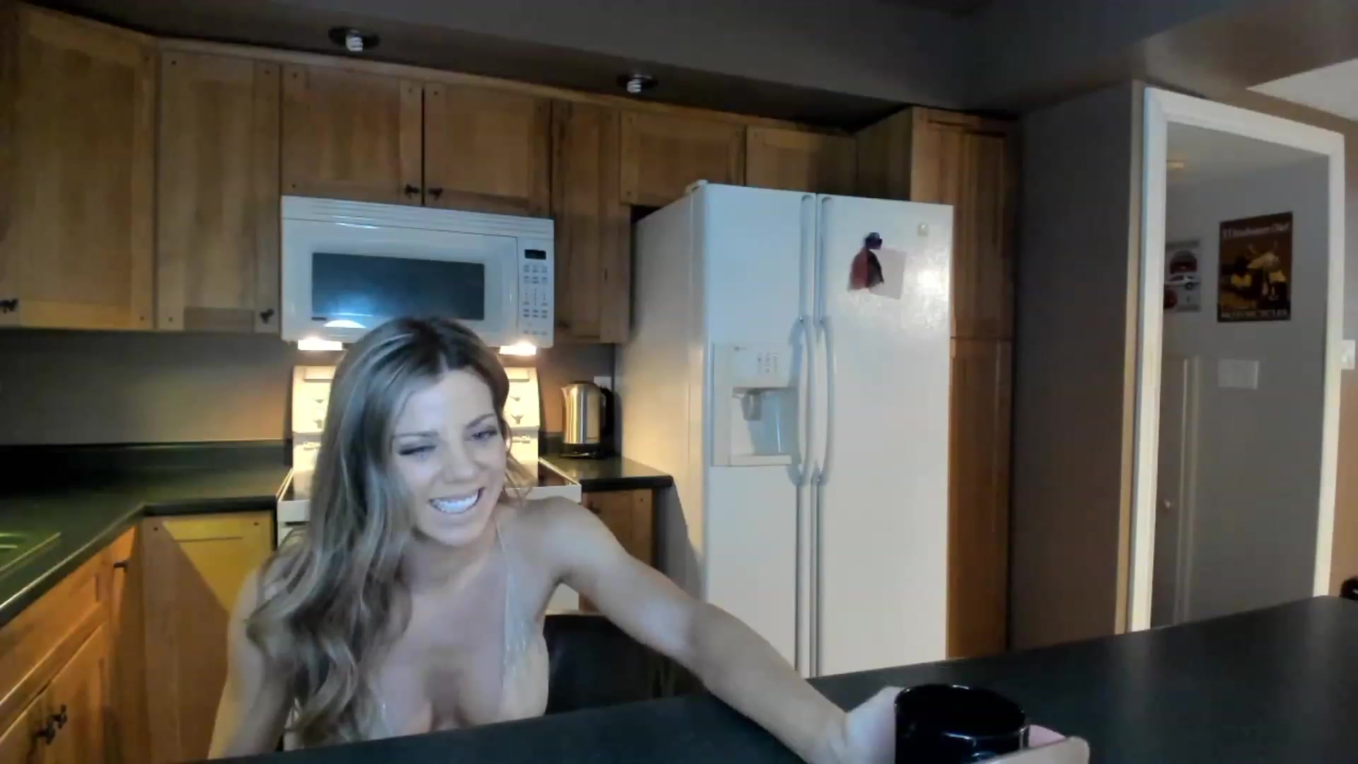 Gallery image thumbnail from Auvrielle's myfreecams stream on, 12/15/2022, 16:12 image 14 of 20
