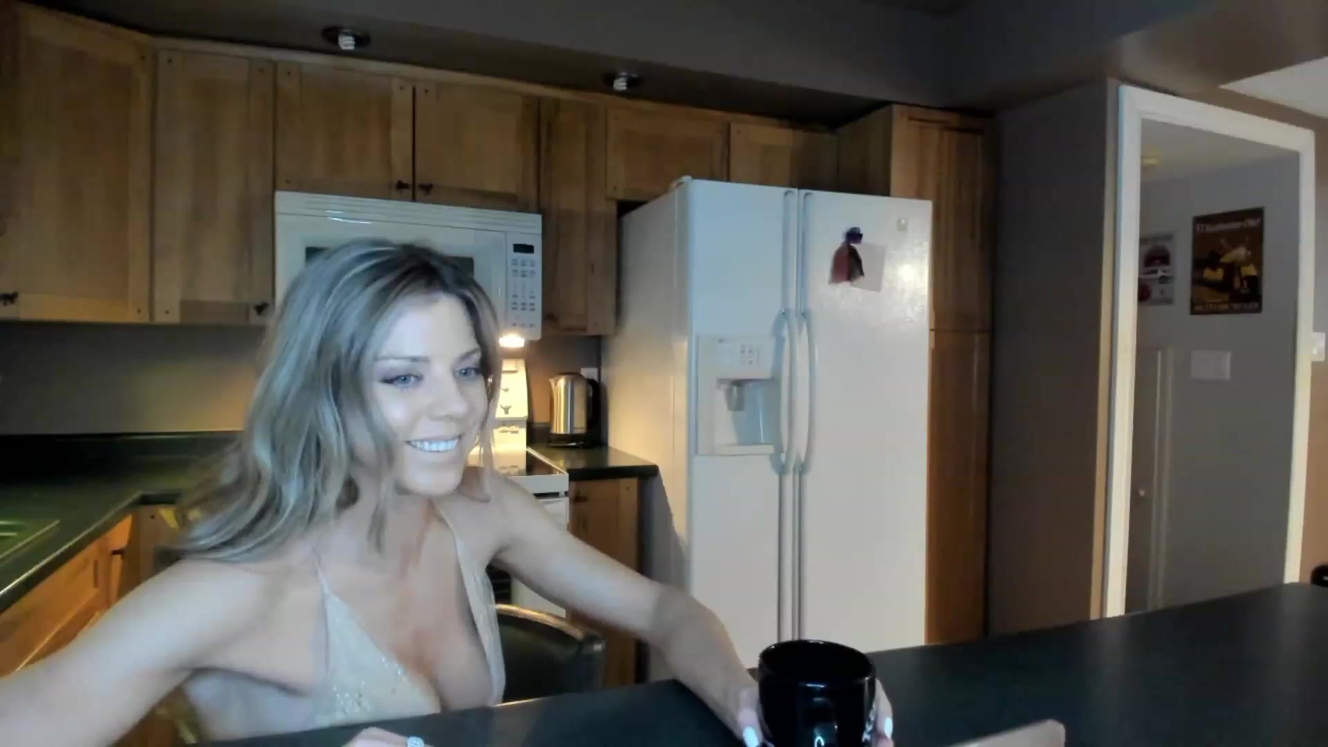 Gallery image thumbnail from Auvrielle's myfreecams stream on, 12/15/2022, 16:12 image 6 of 20