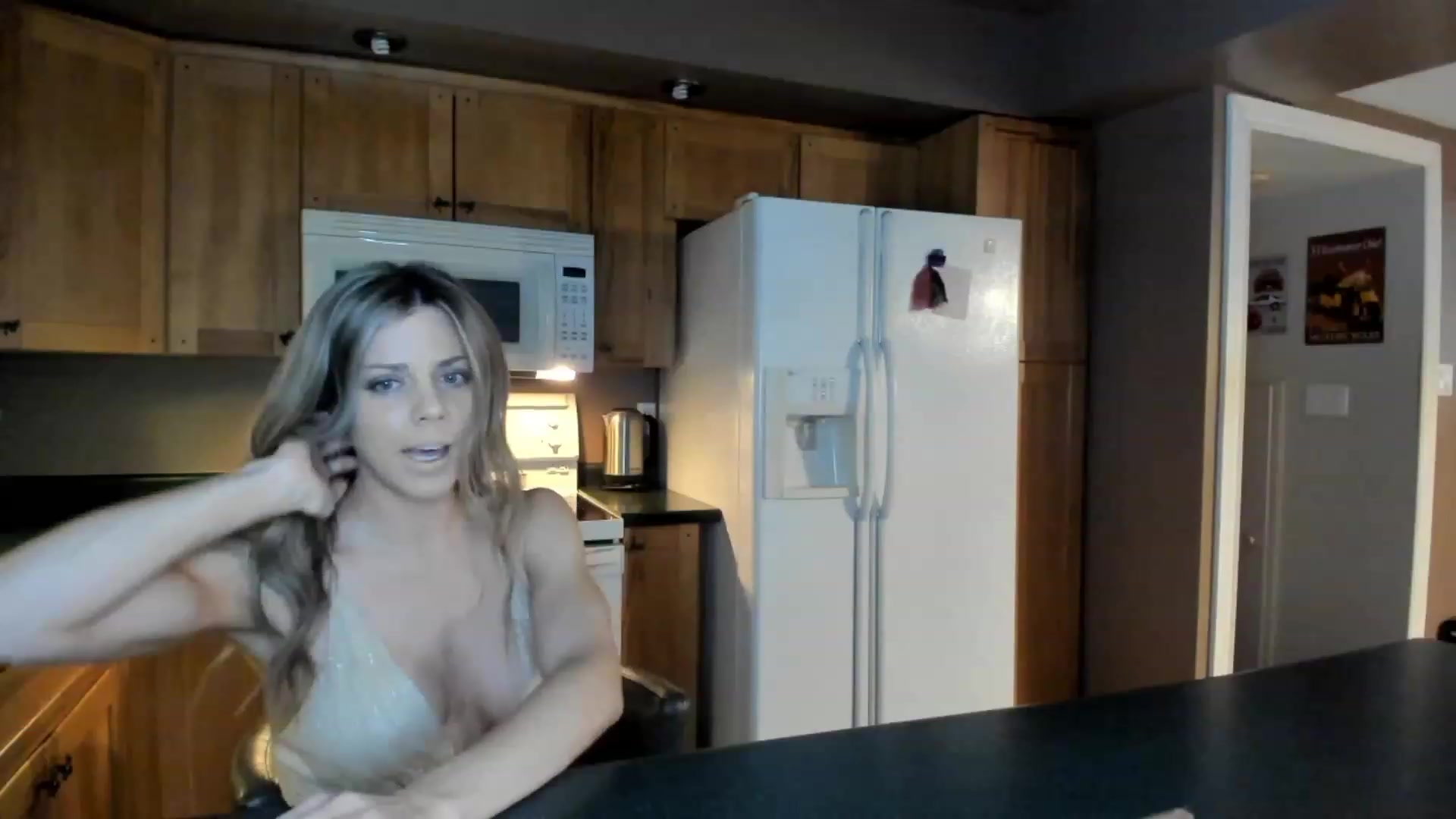 Gallery image thumbnail from Auvrielle's myfreecams stream on, 12/15/2022, 16:12 image 1 of 20