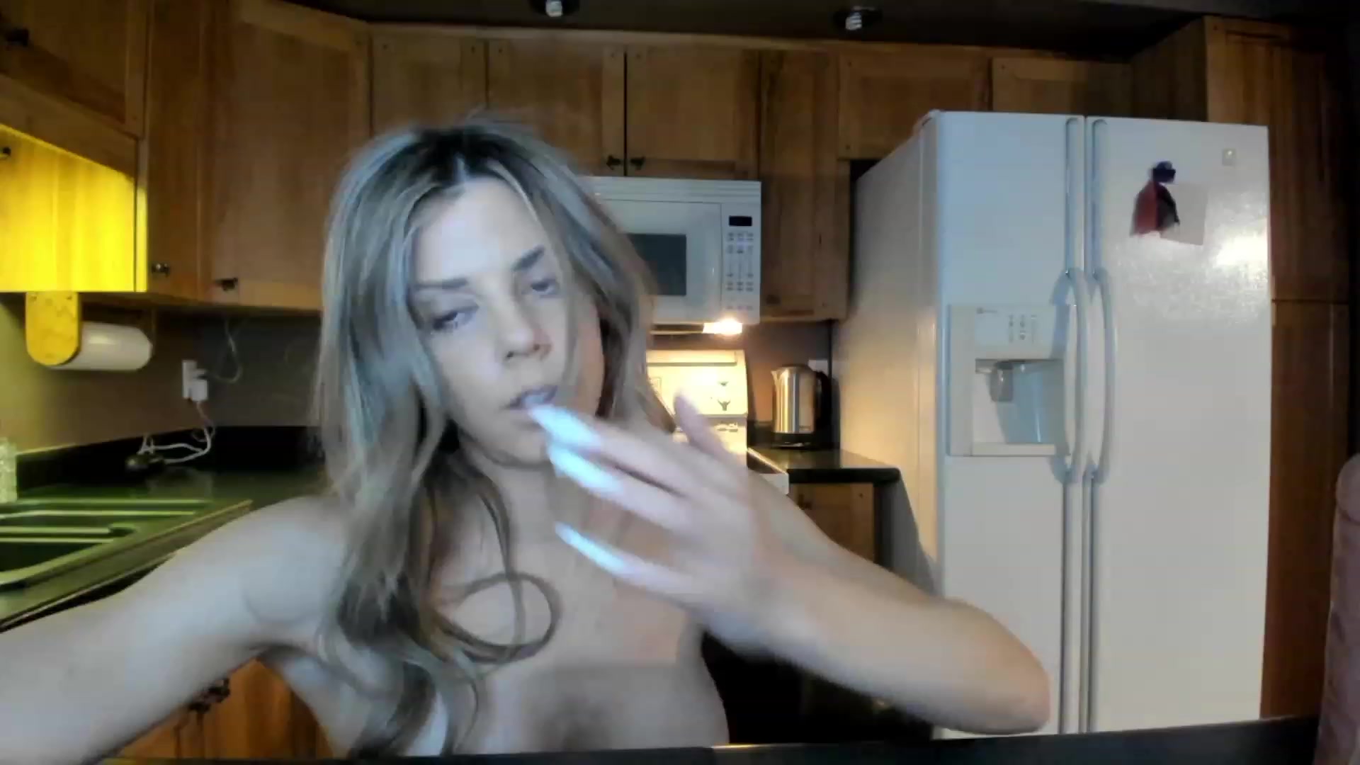Gallery image thumbnail from Auvrielle's myfreecams stream on, 12/15/2022, 18:29 image 1 of 20