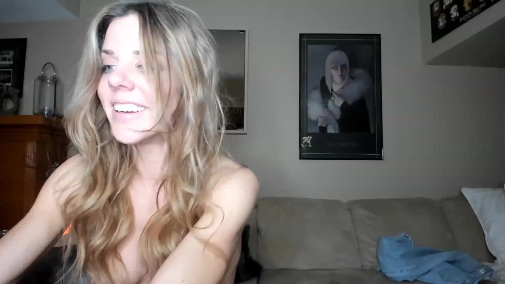 Gallery image thumbnail from Auvrielle's myfreecams stream on, 01/03/2023, 20:05 image 19 of 20