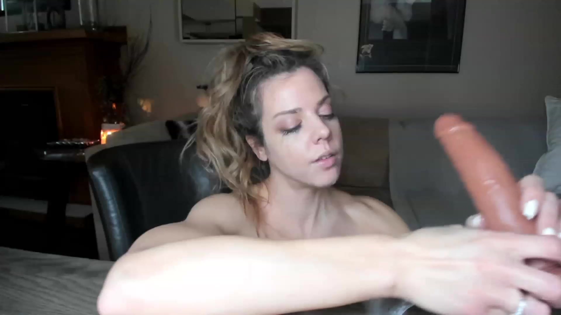 Gallery image thumbnail from Auvrielle's myfreecams stream on, 01/06/2023, 17:18 image 18 of 20