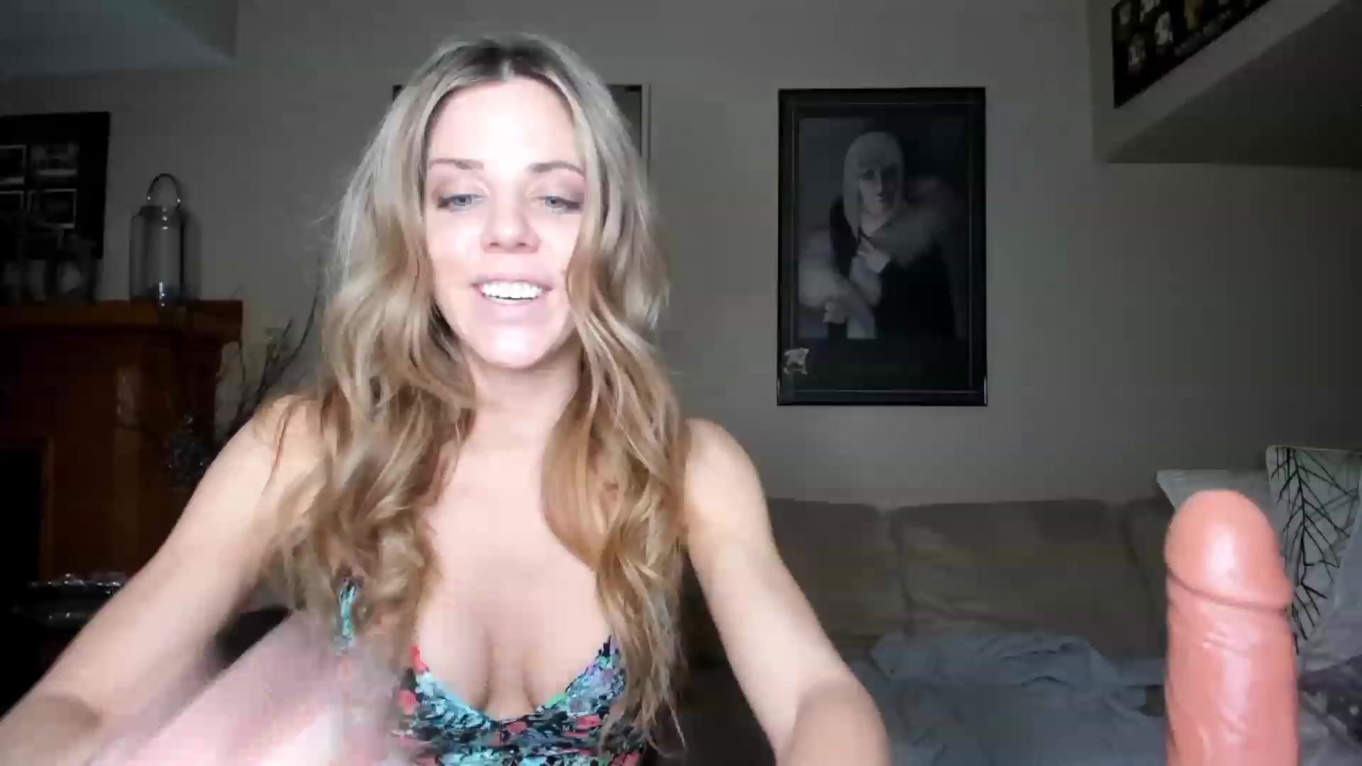 Gallery image thumbnail from Auvrielle's myfreecams stream on, 01/12/2023, 18:22 image 13 of 20