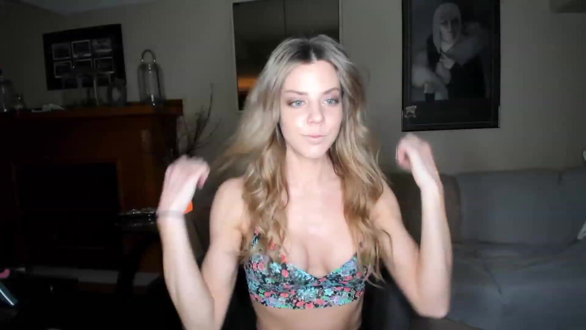 Gallery image thumbnail from Auvrielle's myfreecams stream on, 01/12/2023, 18:22 image 4 of 20