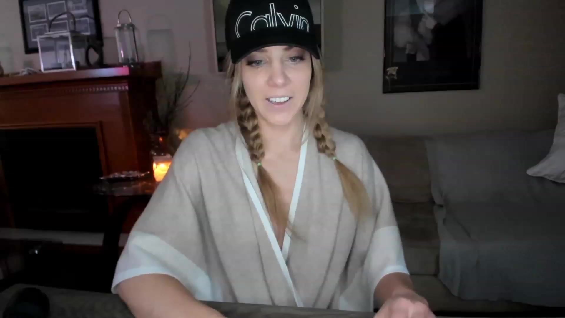 Gallery image thumbnail from Auvrielle's myfreecams stream on, 01/16/2023, 18:12 image 4 of 20