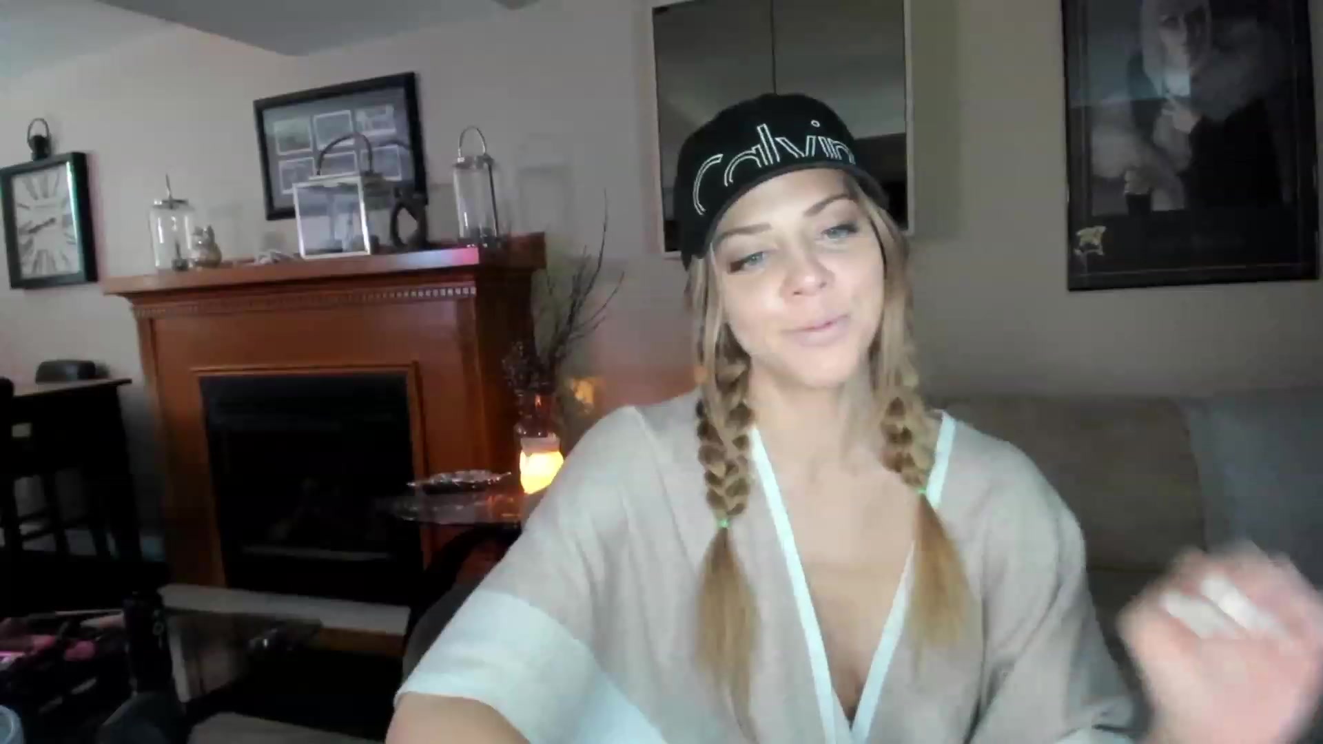 Gallery image thumbnail from Auvrielle's myfreecams stream on, 01/16/2023, 18:12 image 8 of 20