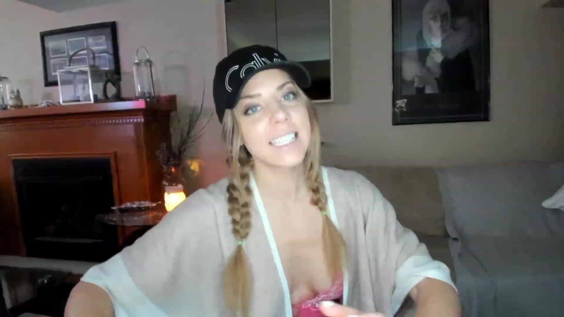 Gallery image thumbnail from Auvrielle's myfreecams stream on, 01/16/2023, 18:12 image 7 of 20