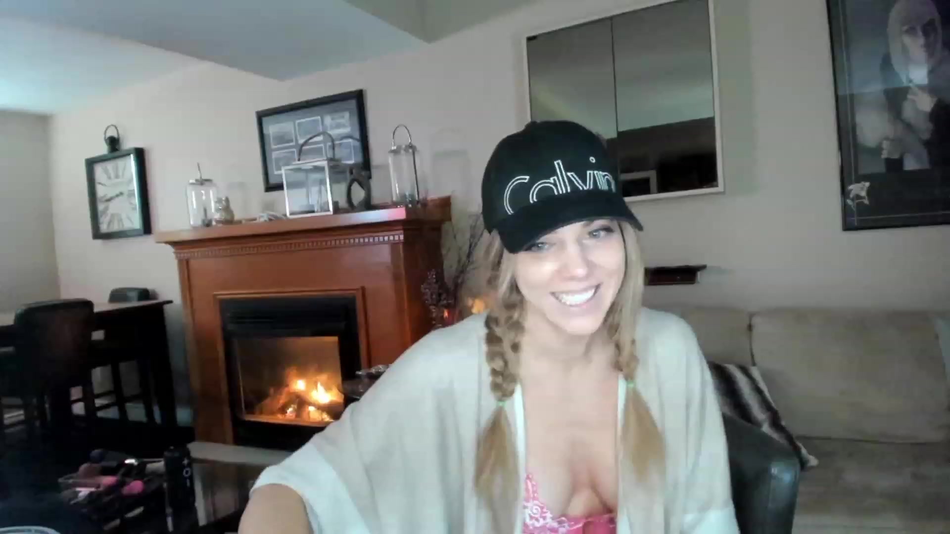 Gallery image thumbnail from Auvrielle's myfreecams stream on, 01/16/2023, 18:12 image 3 of 20