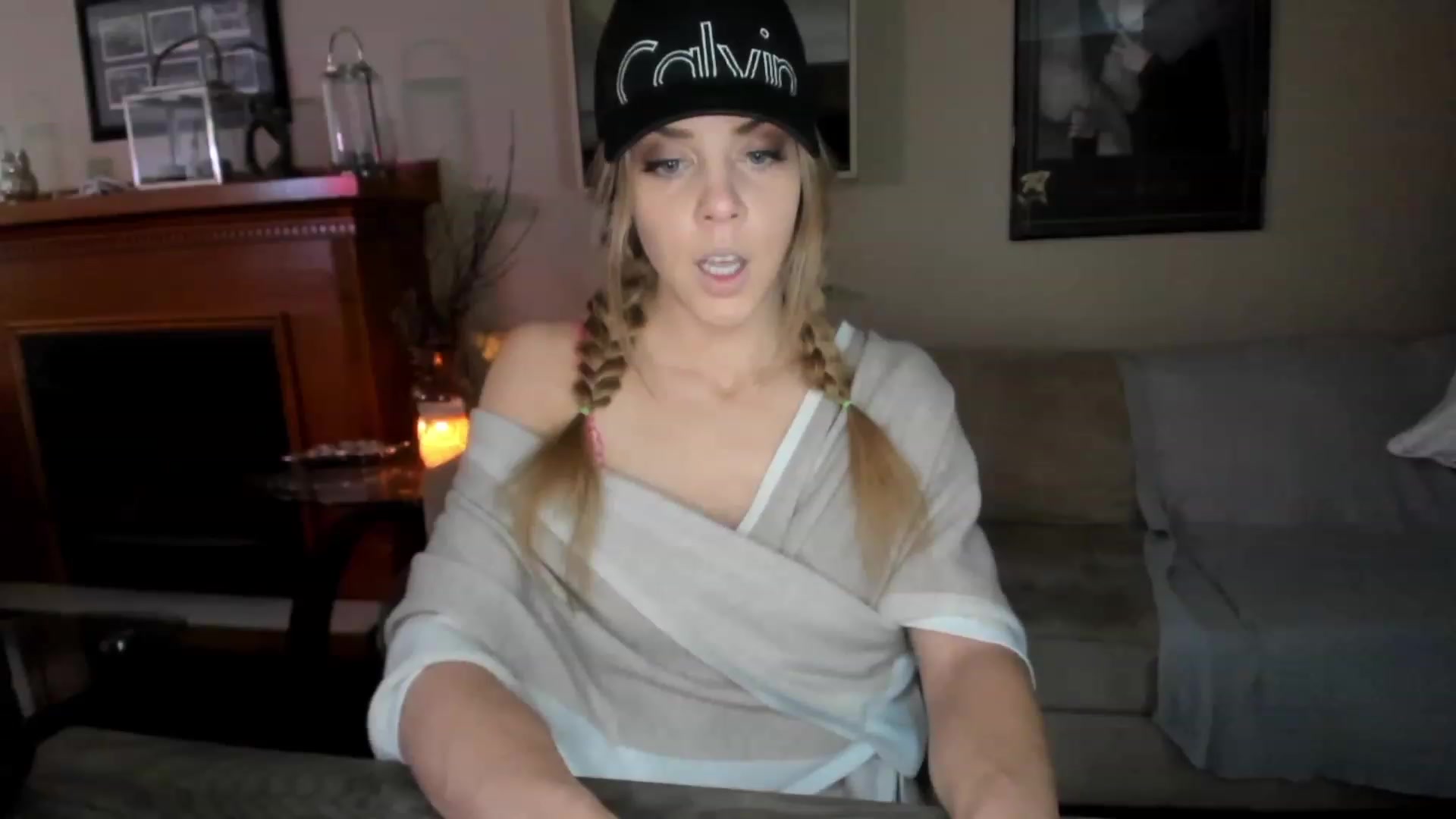 Gallery image thumbnail from Auvrielle's myfreecams stream on, 01/16/2023, 18:12 image 5 of 20