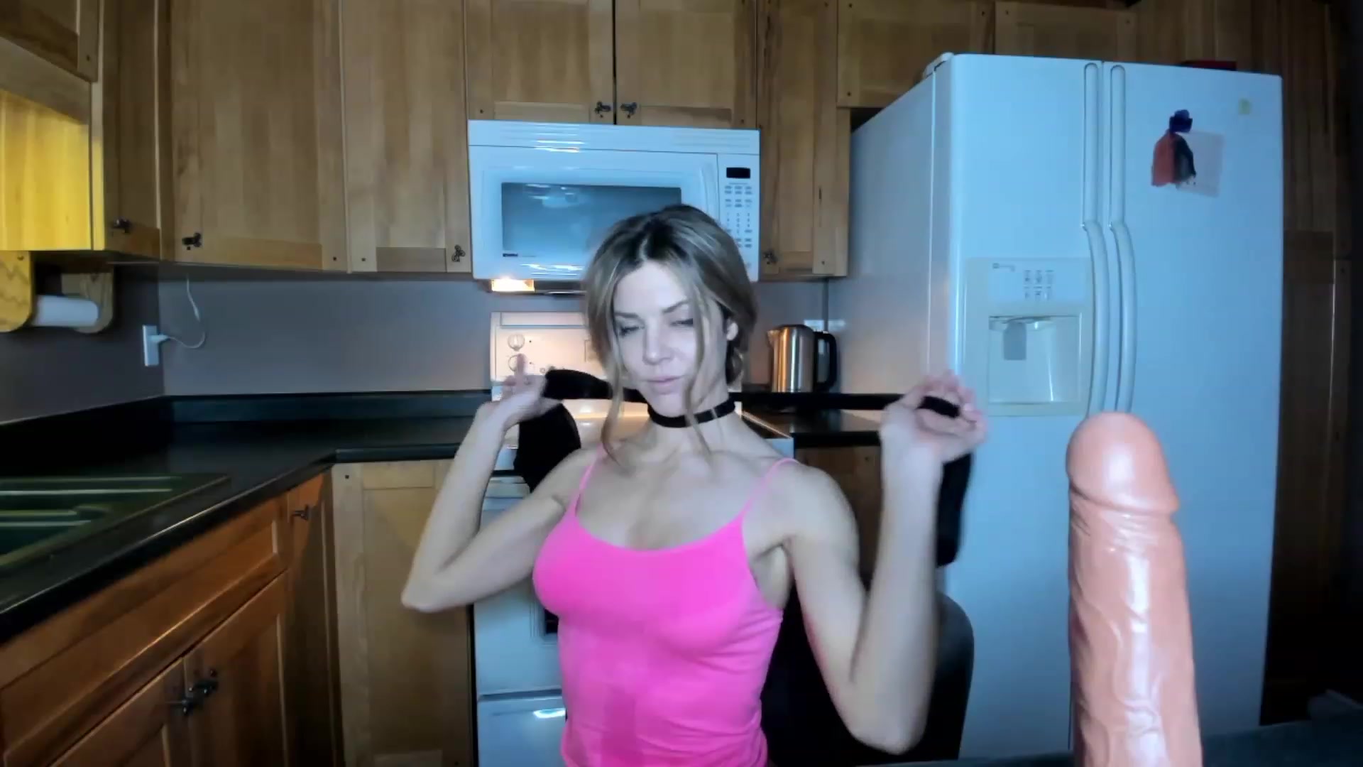 Gallery image thumbnail from Auvrielle's myfreecams stream on, 01/18/2023, 20:09 image 7 of 20