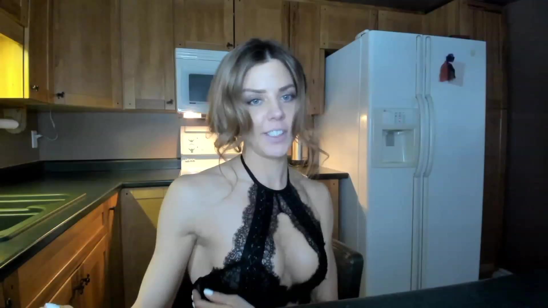 Gallery image thumbnail from Auvrielle's myfreecams stream on, 02/01/2023, 16:39 image 15 of 20