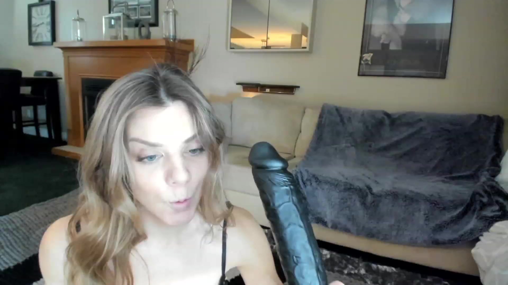 Gallery image thumbnail from Auvrielle's myfreecams stream on, 02/13/2023, 15:17 image 14 of 20