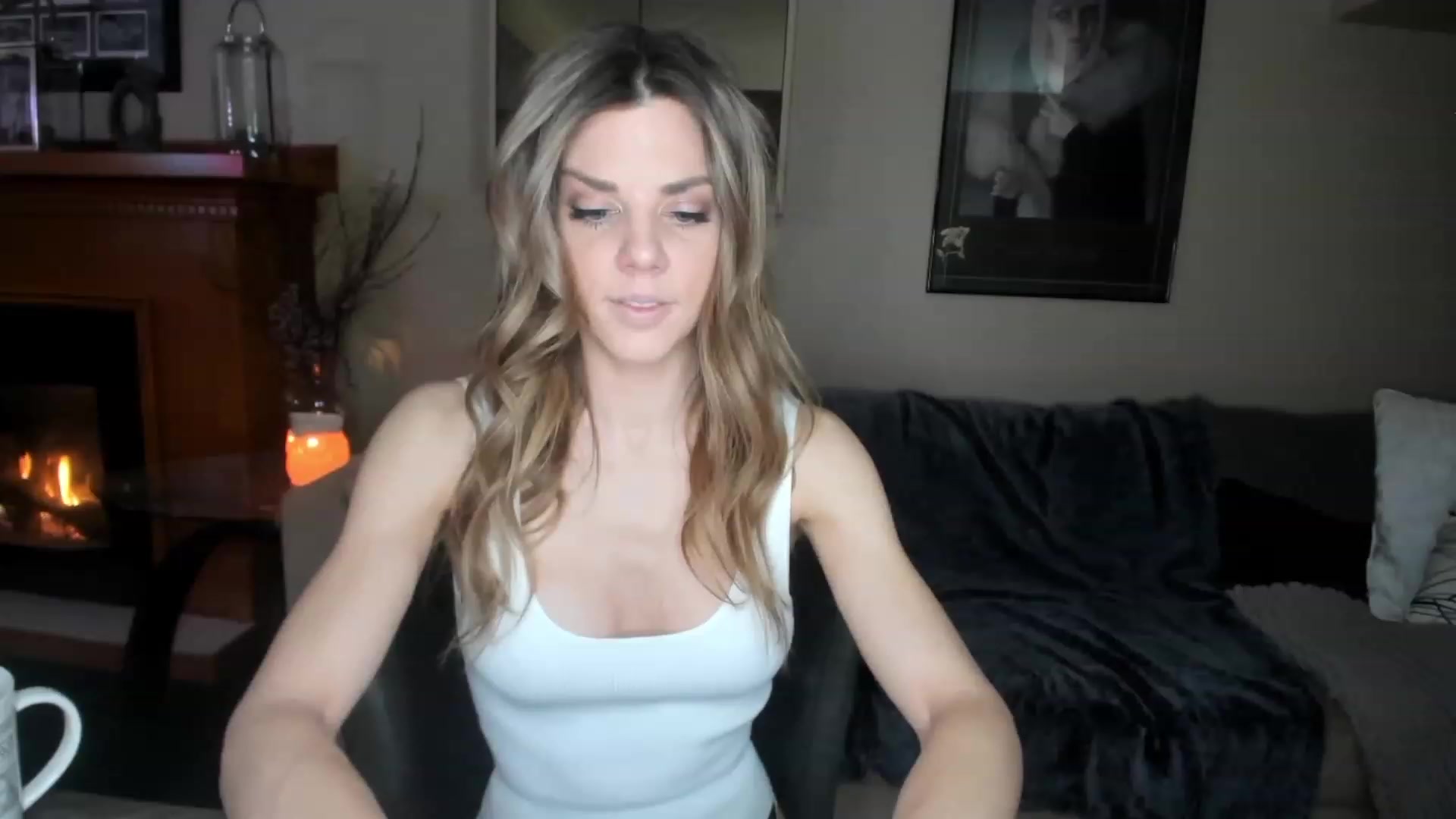 Gallery image thumbnail from Auvrielle's myfreecams stream on, 03/05/2023, 18:56 image 1 of 20
