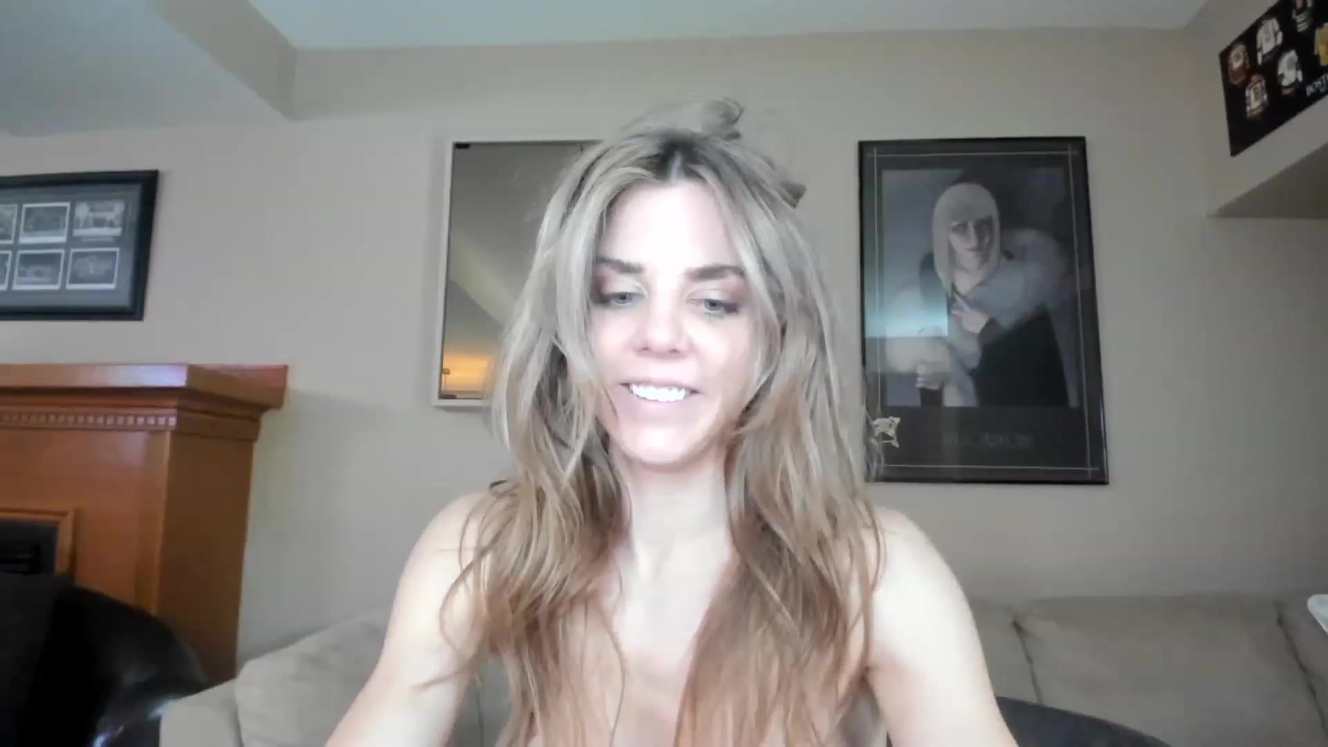 Gallery image thumbnail from Auvrielle's myfreecams stream on, 03/30/2023, 15:40 image 15 of 20