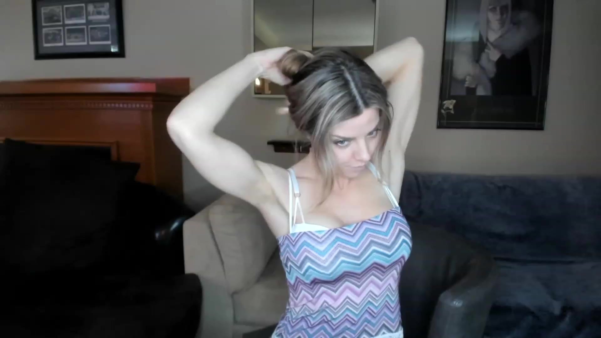 Gallery image thumbnail from Auvrielle's myfreecams stream on, 04/01/2023, 17:25 image 12 of 20
