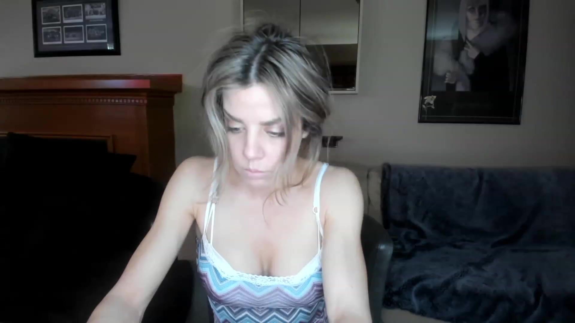 Gallery image thumbnail from Auvrielle's myfreecams stream on, 04/01/2023, 17:25 image 16 of 20
