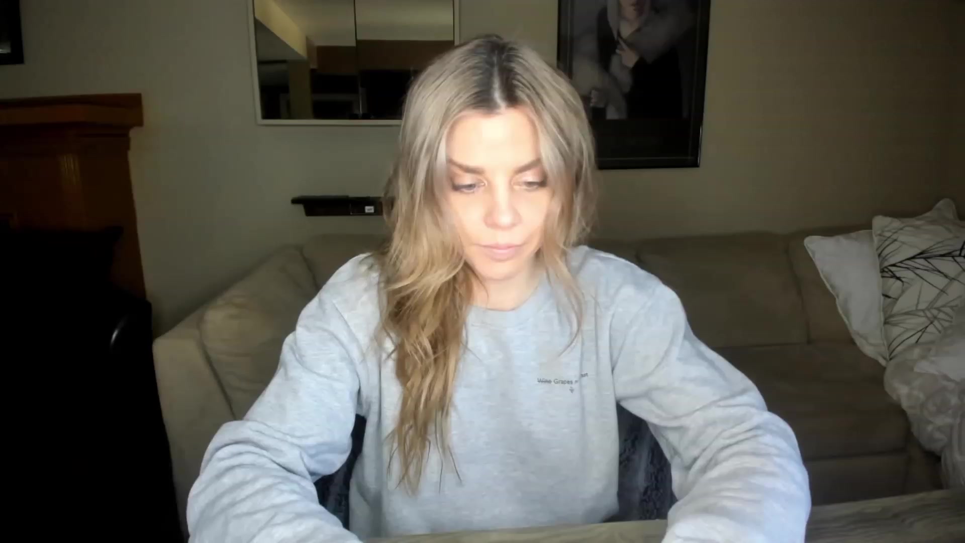 Gallery image thumbnail from Auvrielle's myfreecams stream on, 04/02/2023, 18:53 image 1 of 20