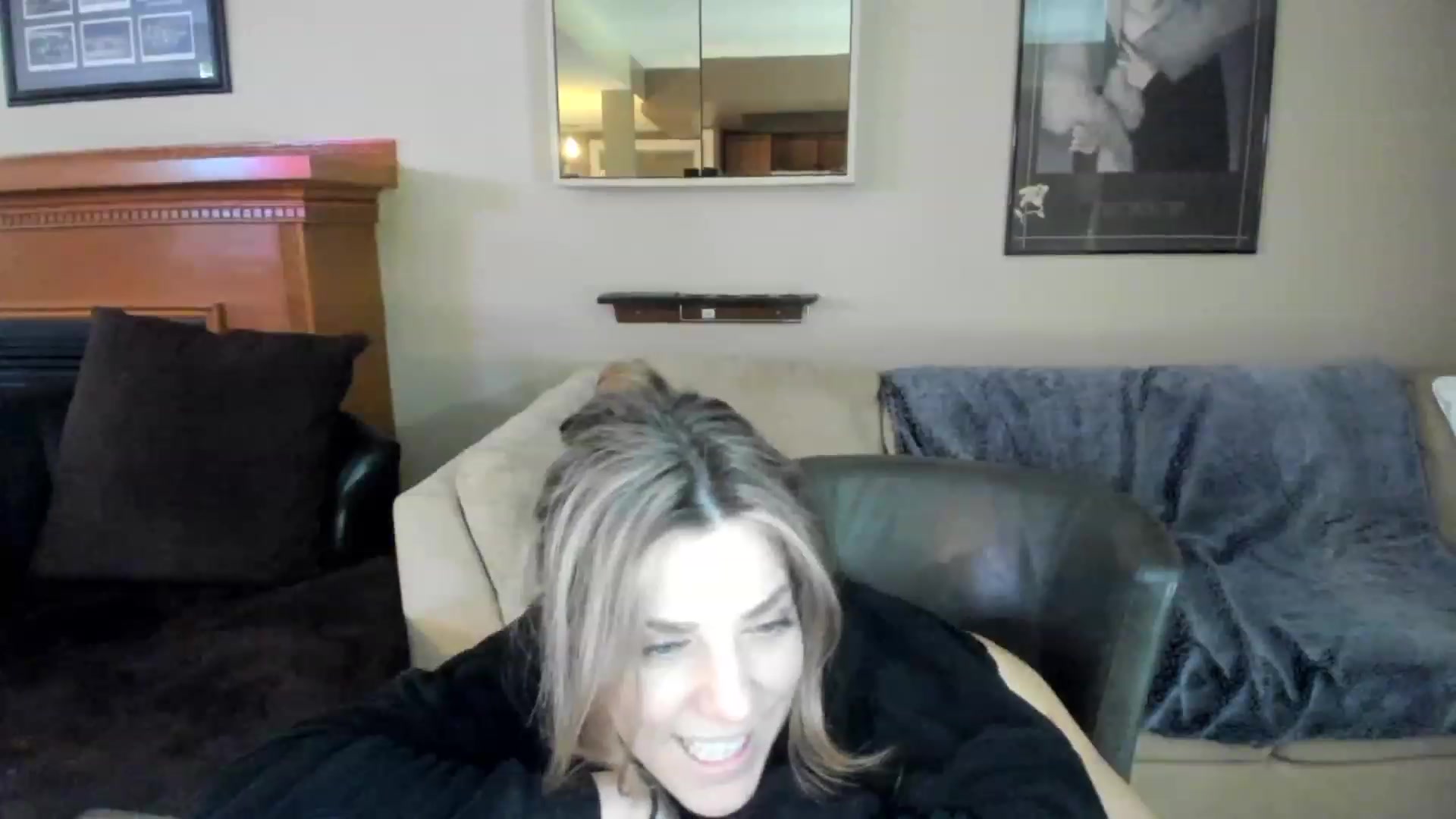 Gallery image thumbnail from Auvrielle's myfreecams stream on, 04/03/2023, 16:35 image 16 of 20
